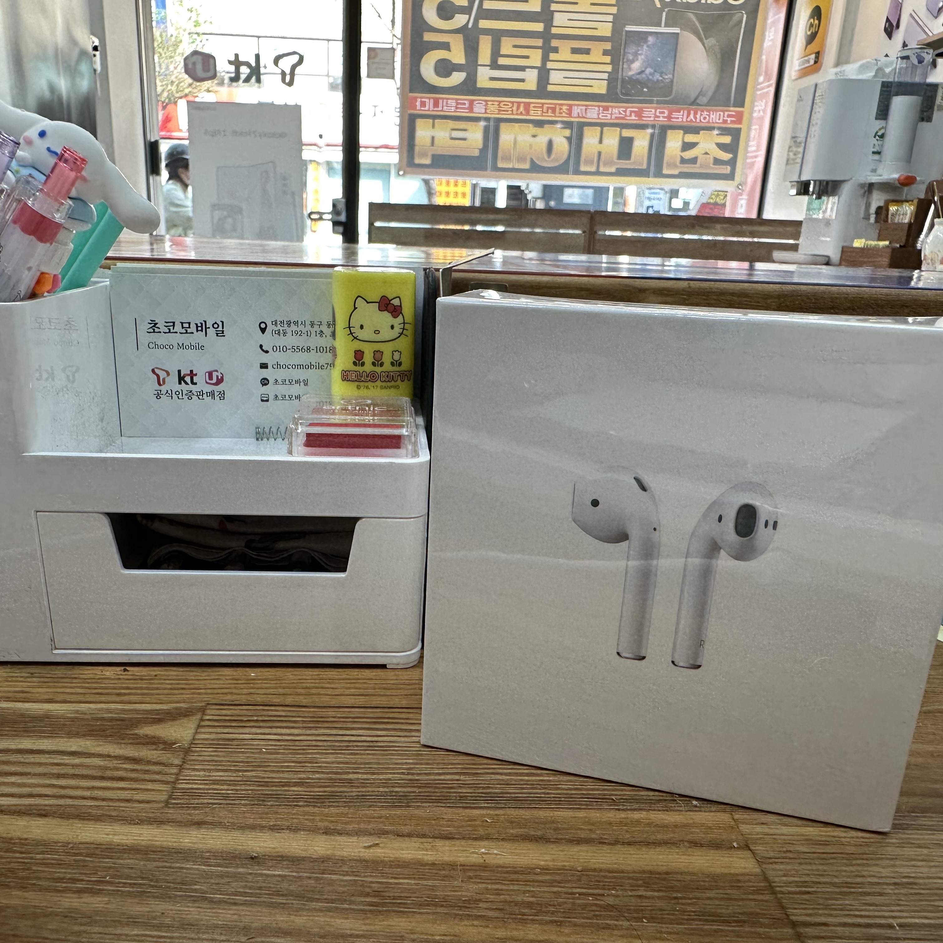 Apple AirPods 2nd Gen with Wireless Charing Case (Korean Ver.) 착용 스타일