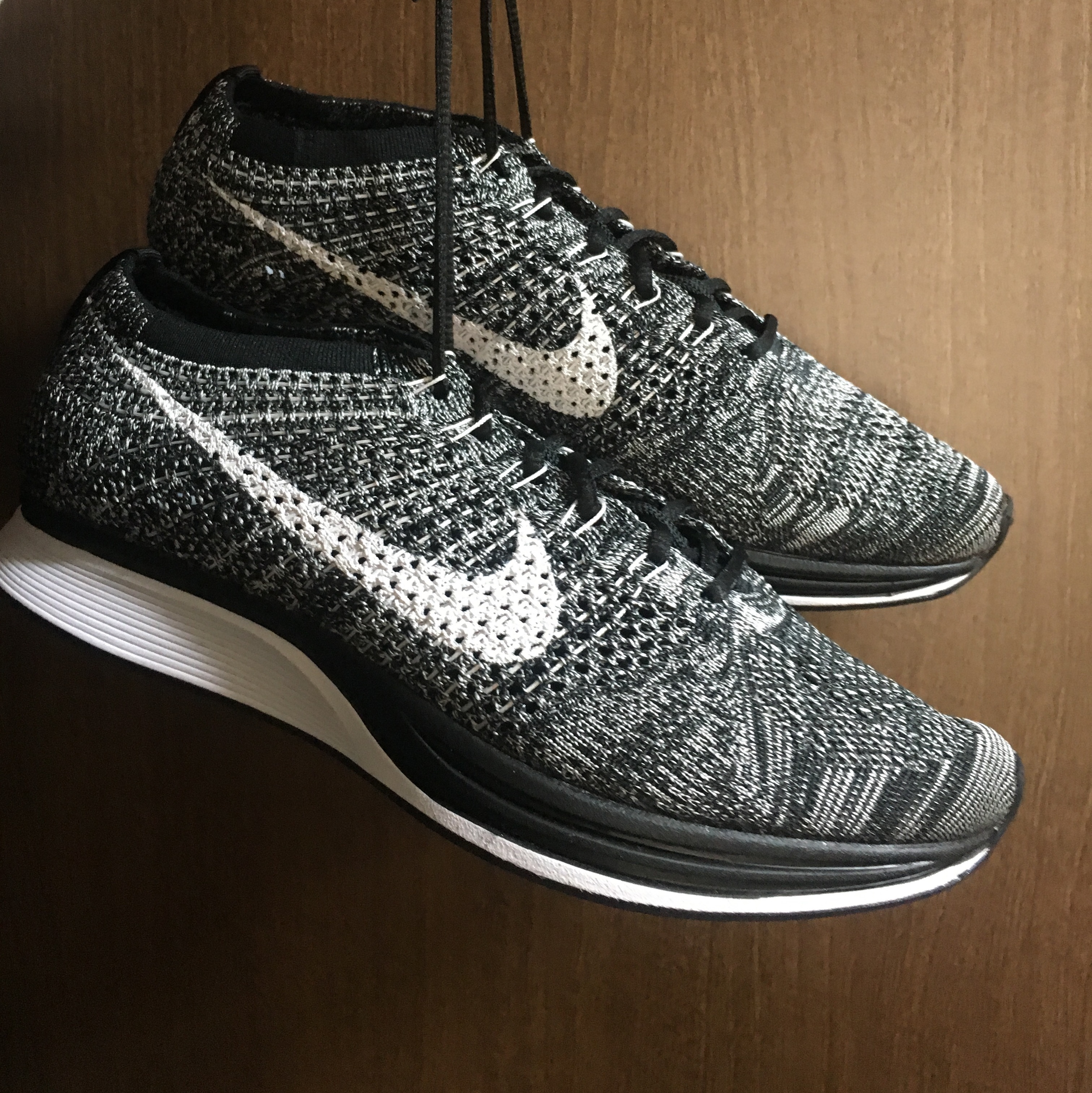 Nike Flyknit Racer Oreo 2 착용 스타일 - 1