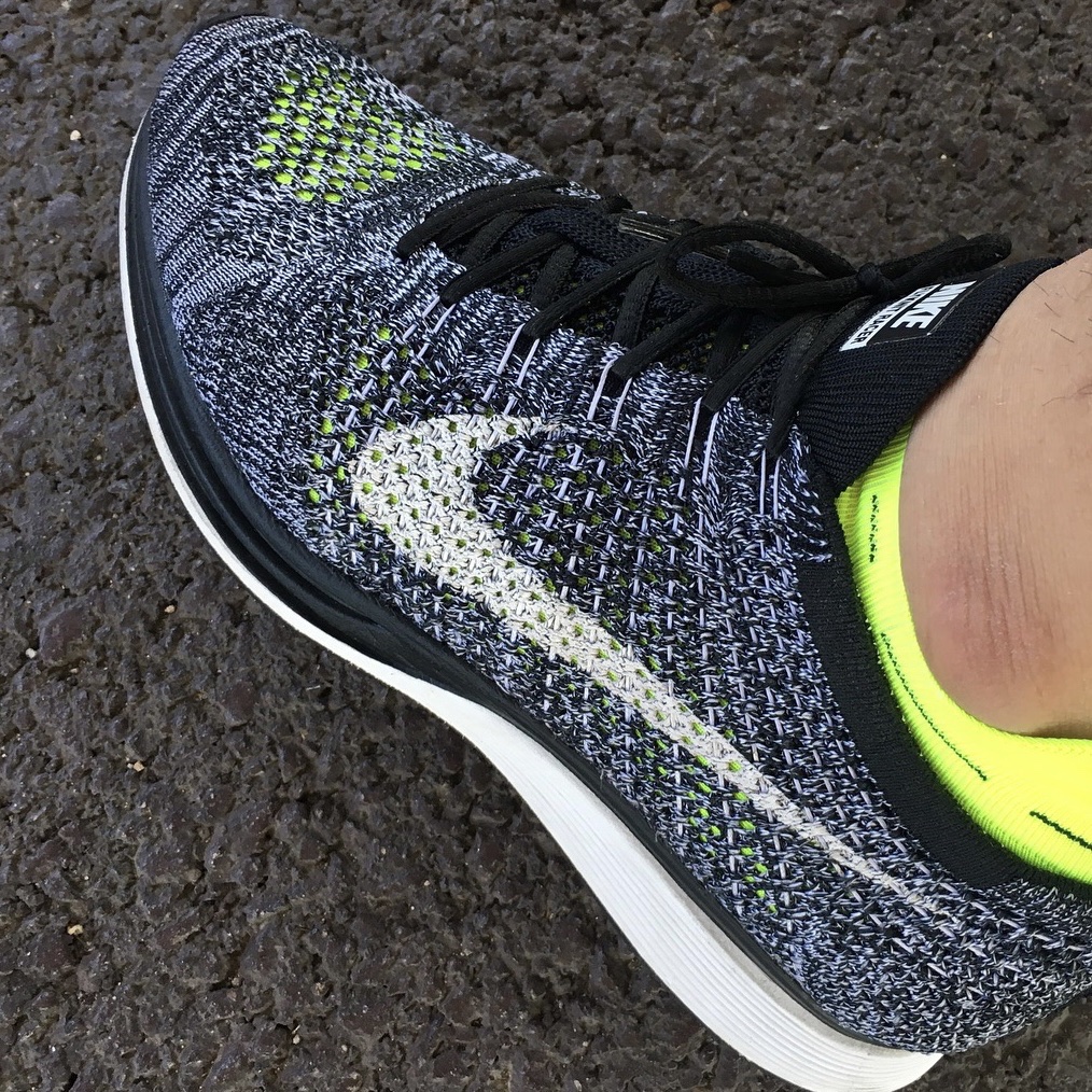 Nike Flyknit Racer Oreo 2 착용 스타일