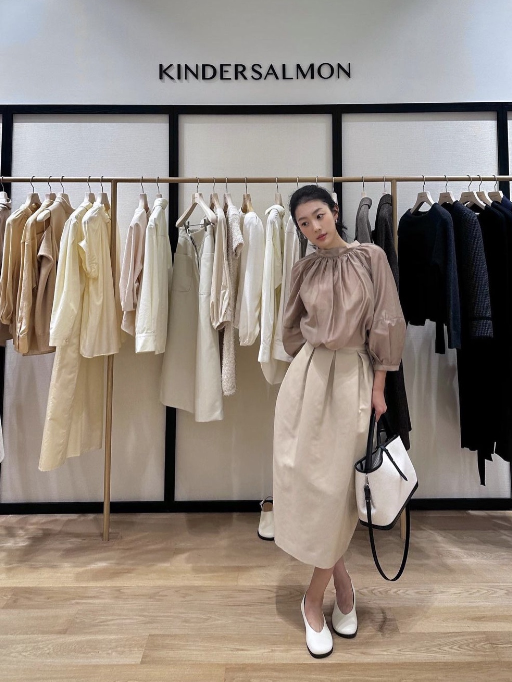 Kindersalmon Women Gathered Neck Blouse Toast 착용 스타일
