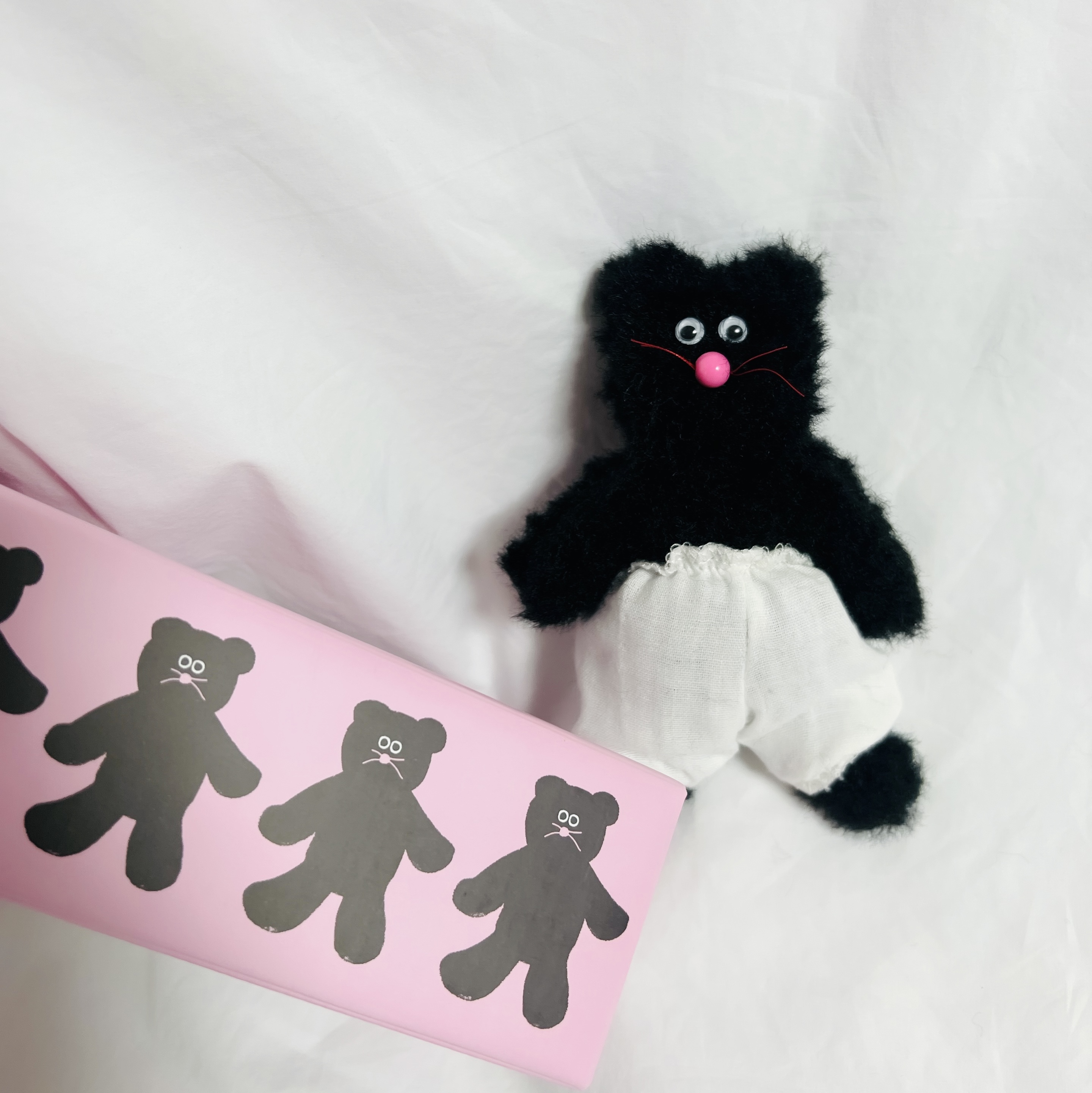Monamhee Beulpingi Keyring with White Pants Black 착용 스타일 - 1