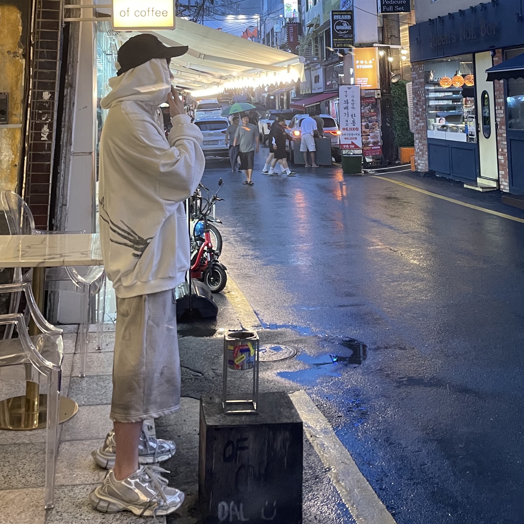 Project G/R x Atmos Etiquette Lesson Vintage Washed Hoodie White, Project G/R Furious Logo Applique Shorts Grey - 10 Corso Como Exclusive 착용 스타일