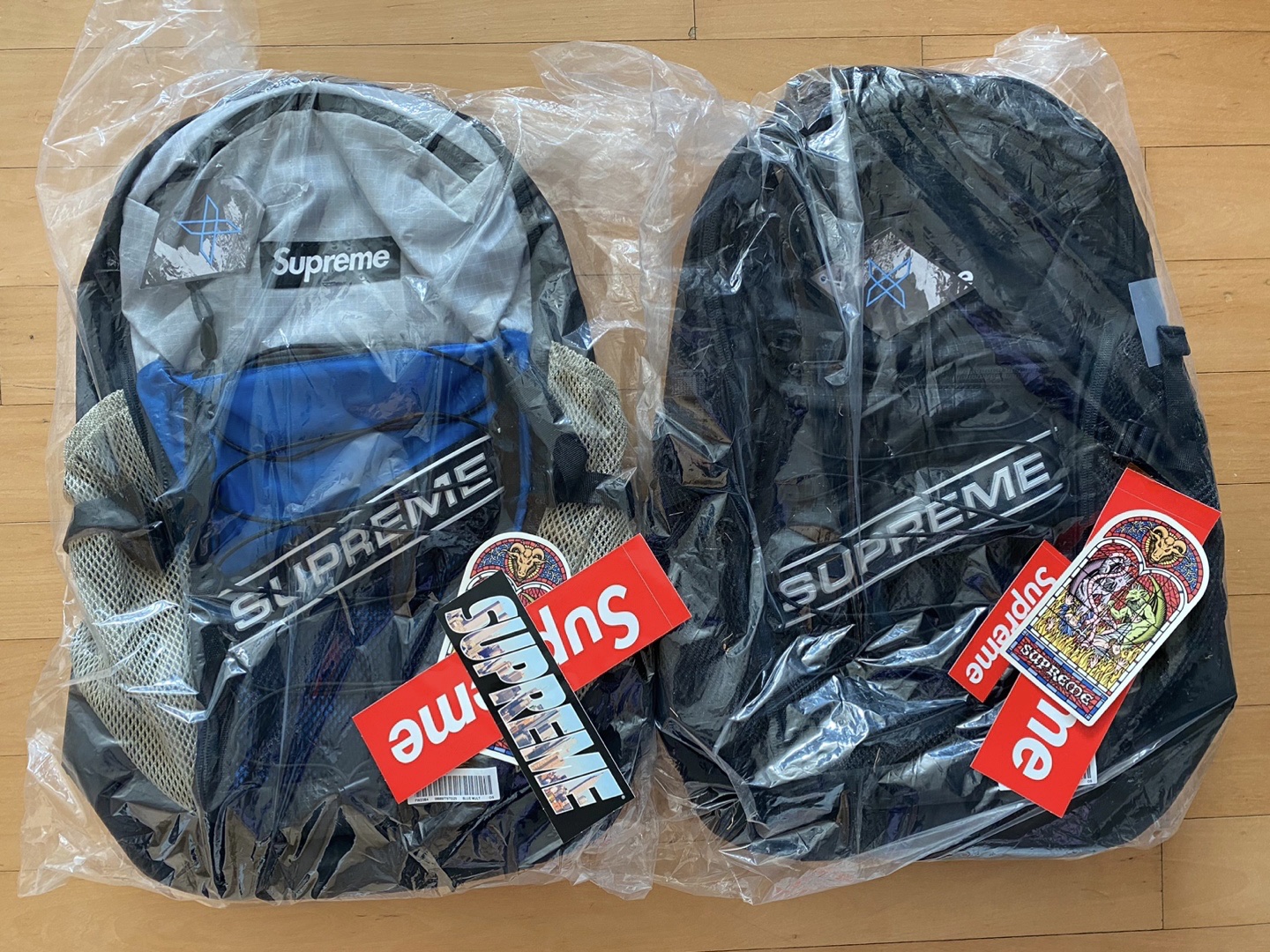 Supreme Backpack Blue - 23FW, Supreme Backpack Black - 23FW 착용 스타일