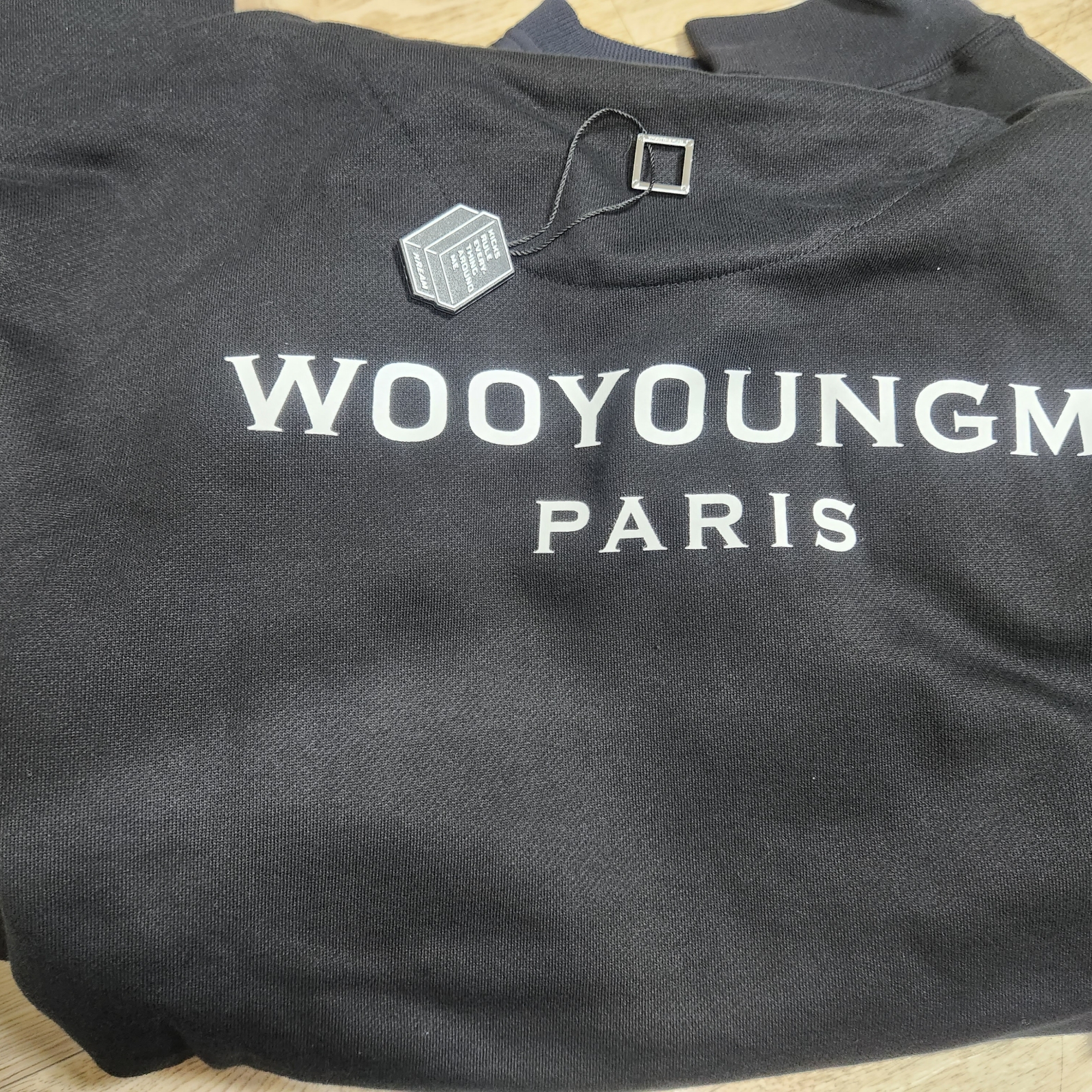 Wooyoungmi Cotton Back Logo Hooded Sweatshirt Black - 23SS 착용 스타일 - 1