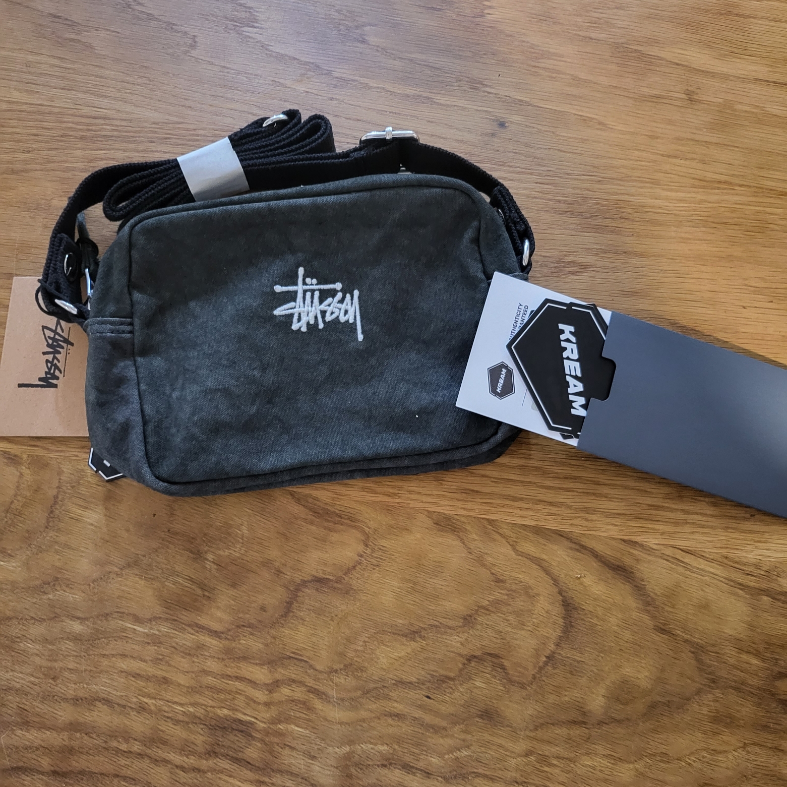 Stussy Canvas Side Pouch Washed Black 착용 스타일