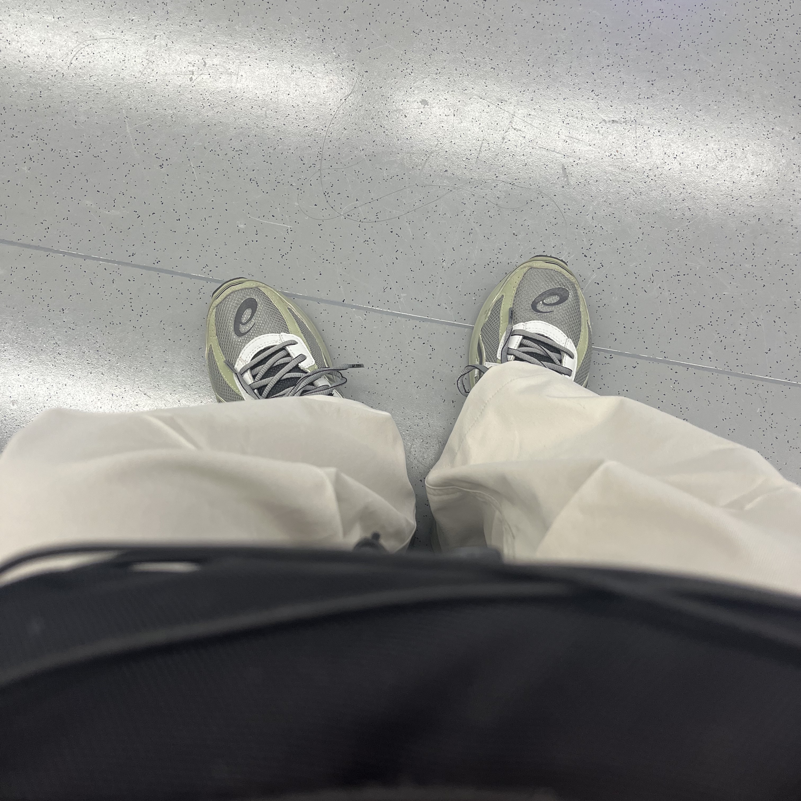 Asics Jog 100 S Sheet Rock - 2E Wide 착용 스타일