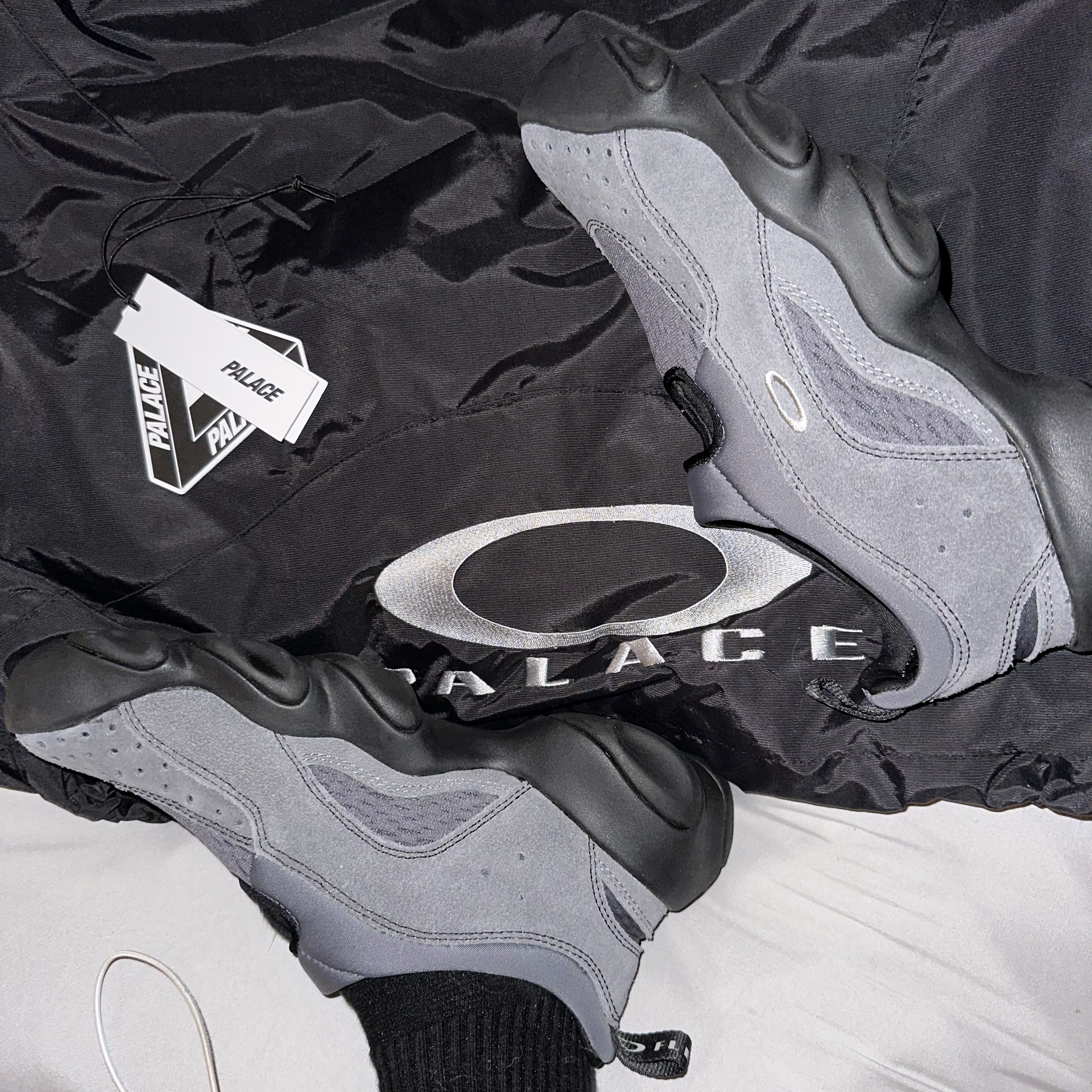 Oakley Factory Team x Brain Dead Flesh Sandal Asphalt, Palace x Oakley Nitrofuel Jacket Black - 23SS 착용 스타일
