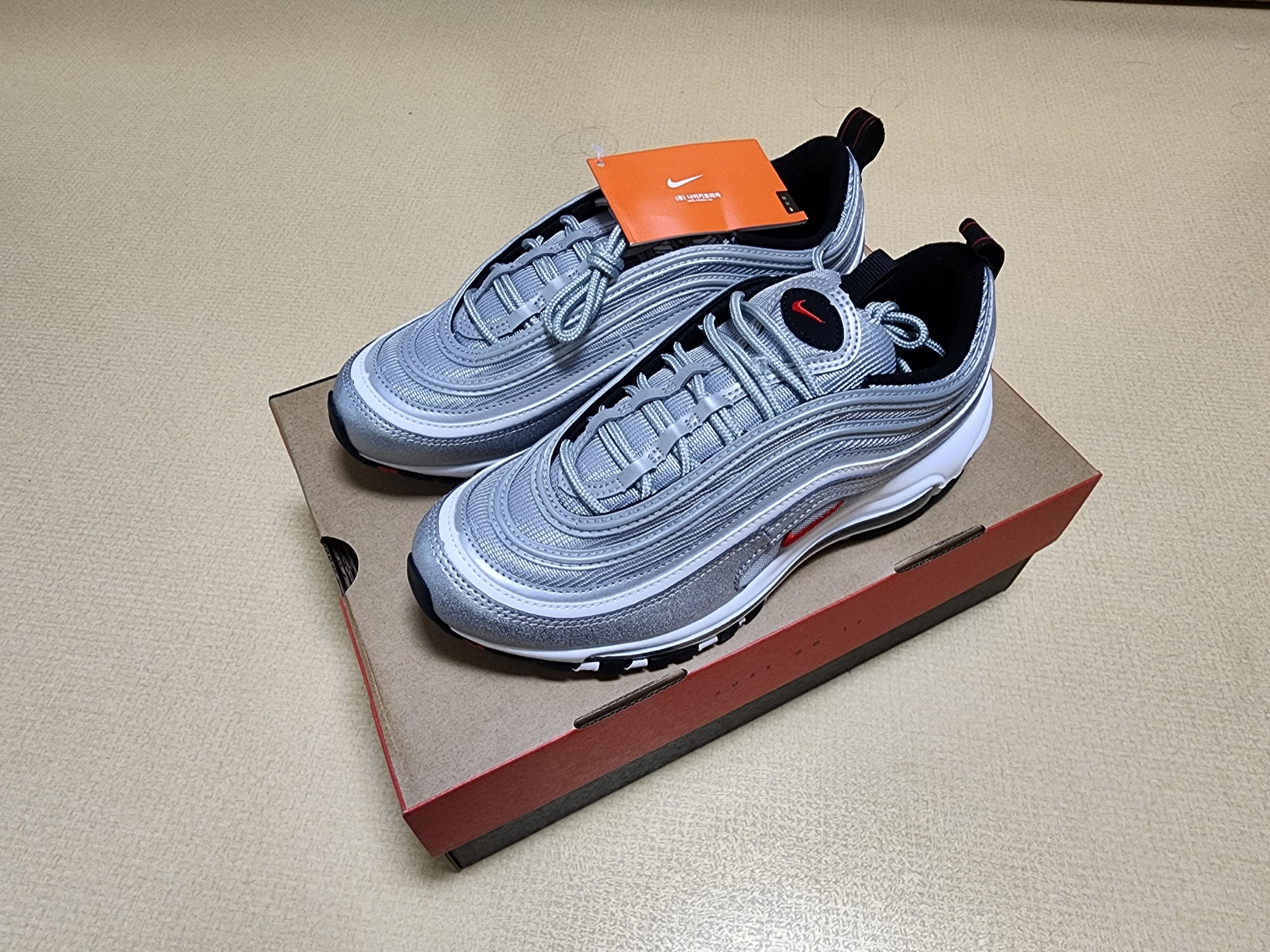 (W) Nike Air Max 97 OG Silver Bullet 2022 착용 스타일 - 2