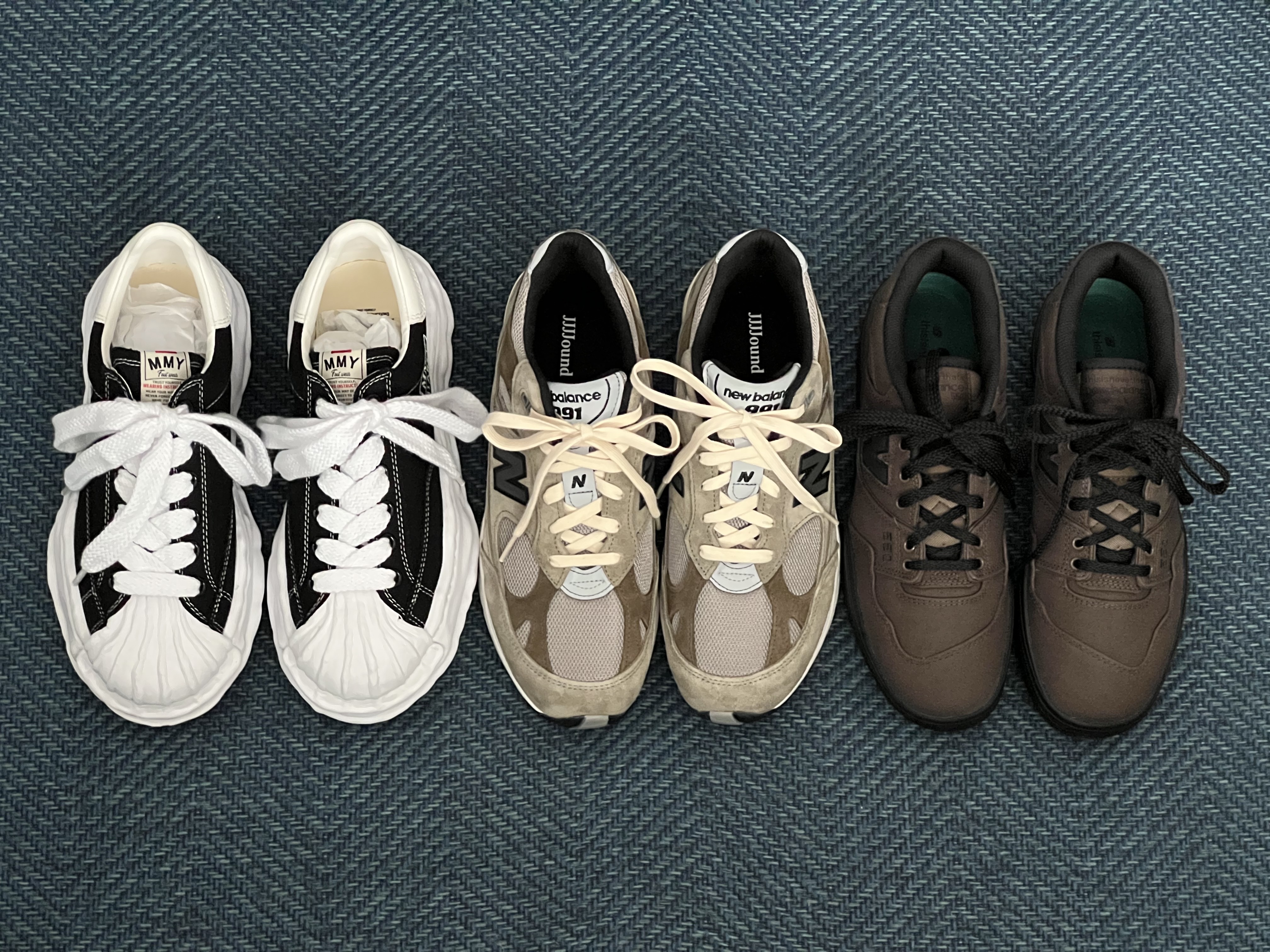 Maison Mihara Yasuhiro Blakey OG Sole Canvas Low-top Sneakers Black White, New Balance x JJJJound 991 Made in UK Grey 착용 스타일