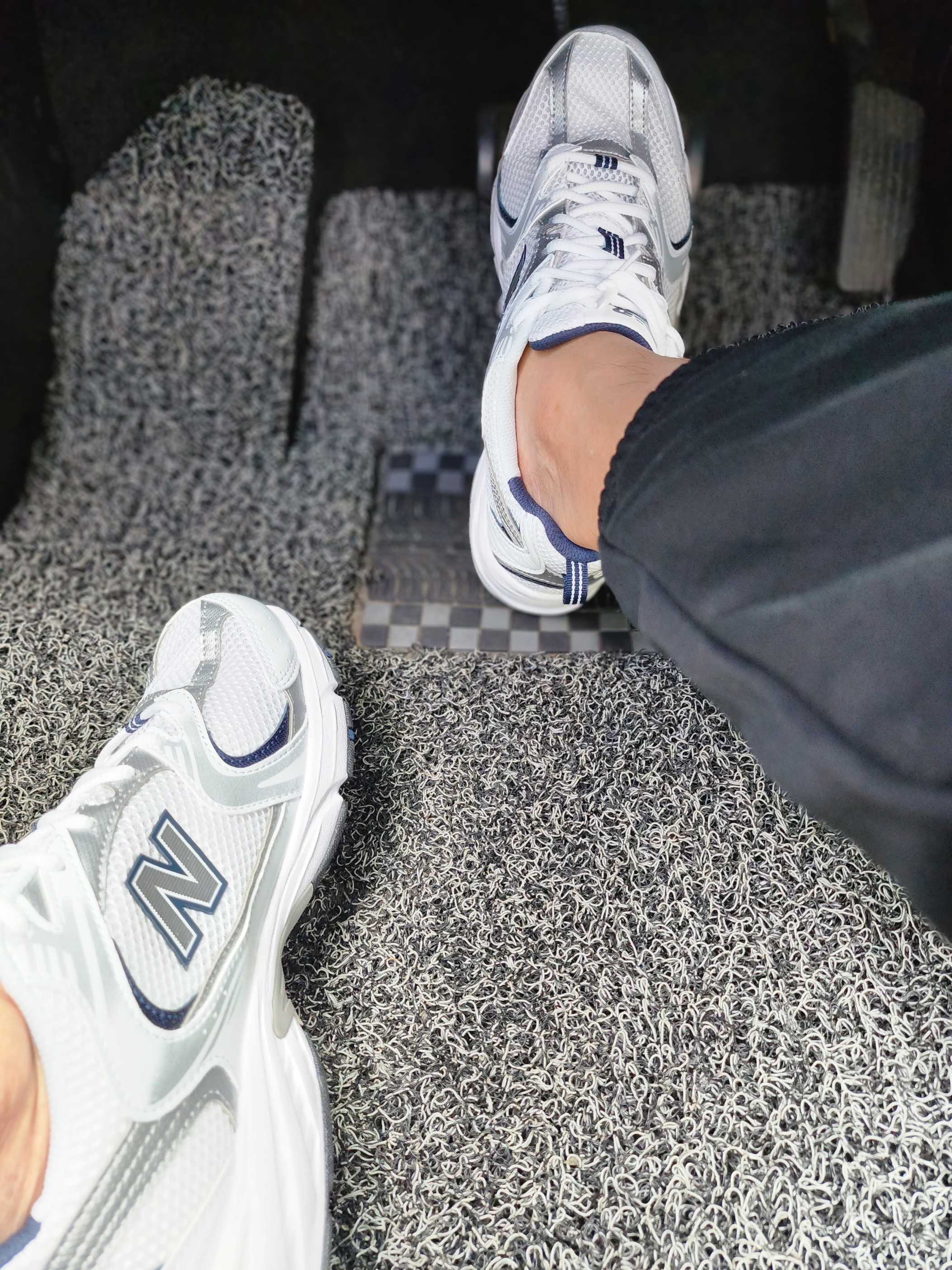 New Balance 530 White 착용 스타일 - 2