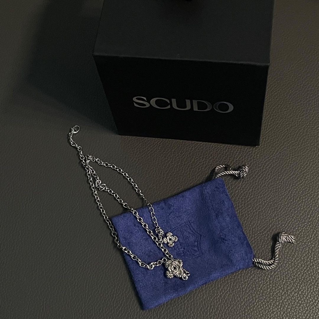Scudo Shell Point Plain Necklace Extrabold 착용 스타일