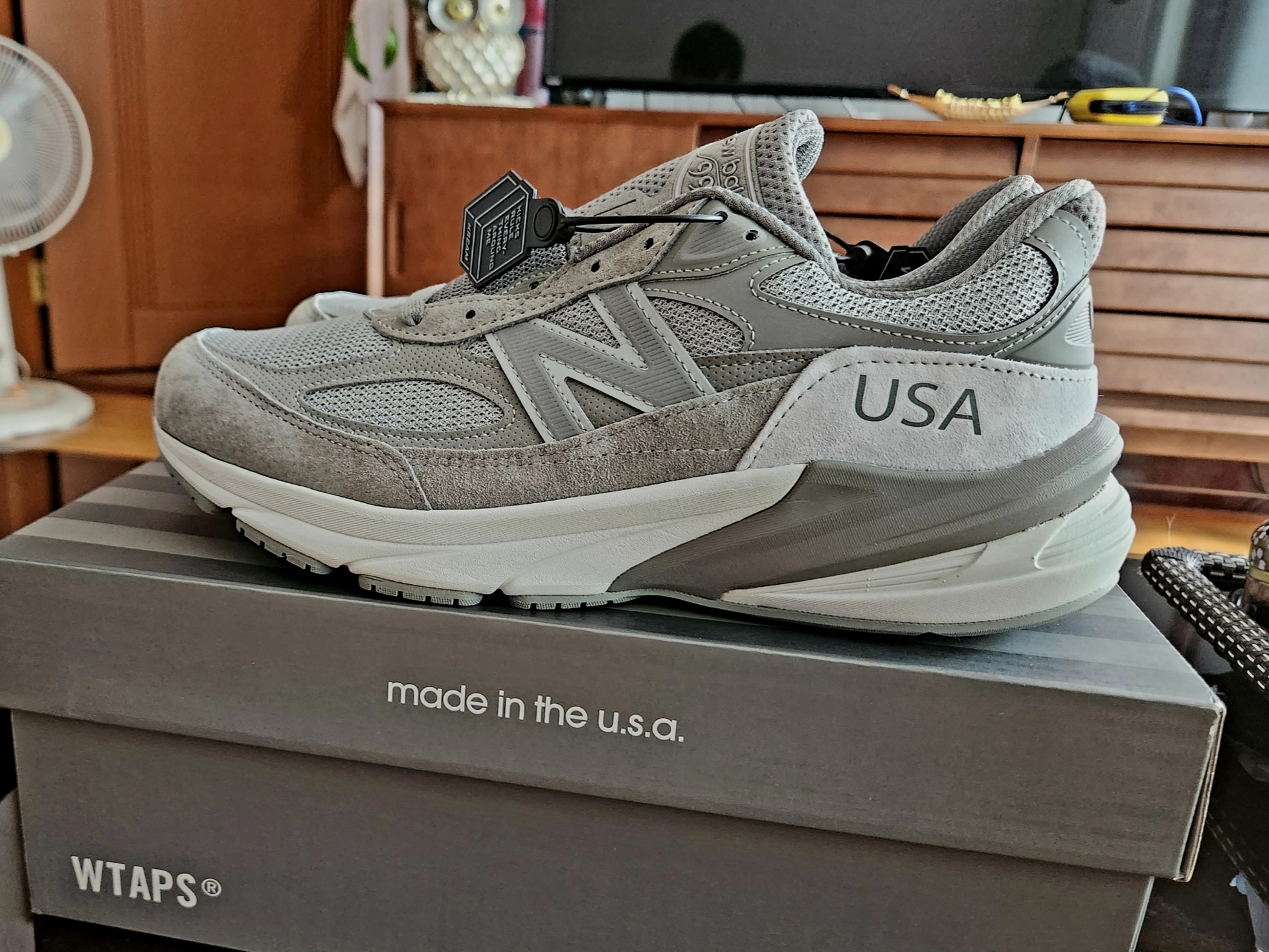 New Balance x WTAPS 990v6 Made in USA Moon Mist Mirage Gray 착용 스타일