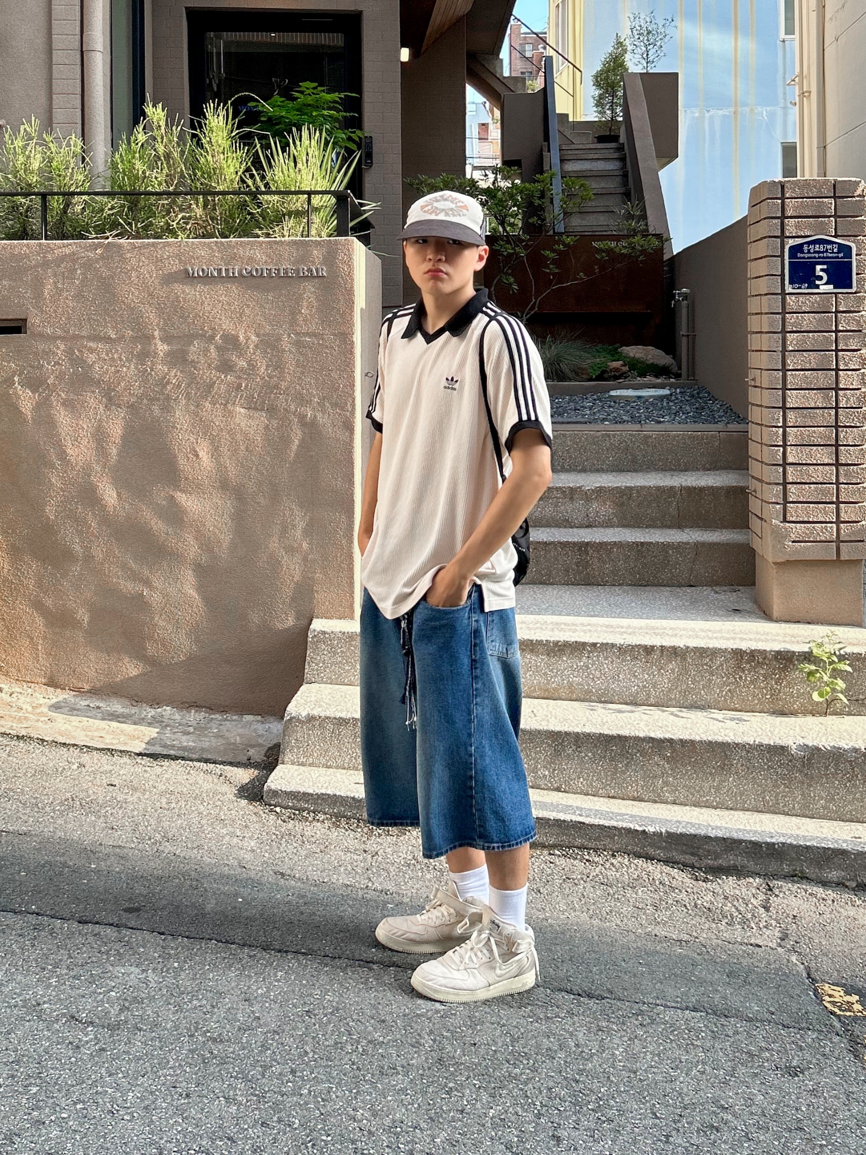 Adidas Adicolor Classics Waffle Polo Shirt Wonder White - US Sizing, Adidas Adicolor Classics Waffle Polo Shirt Wonder White - KR Sizing 착용 스타일 - 2