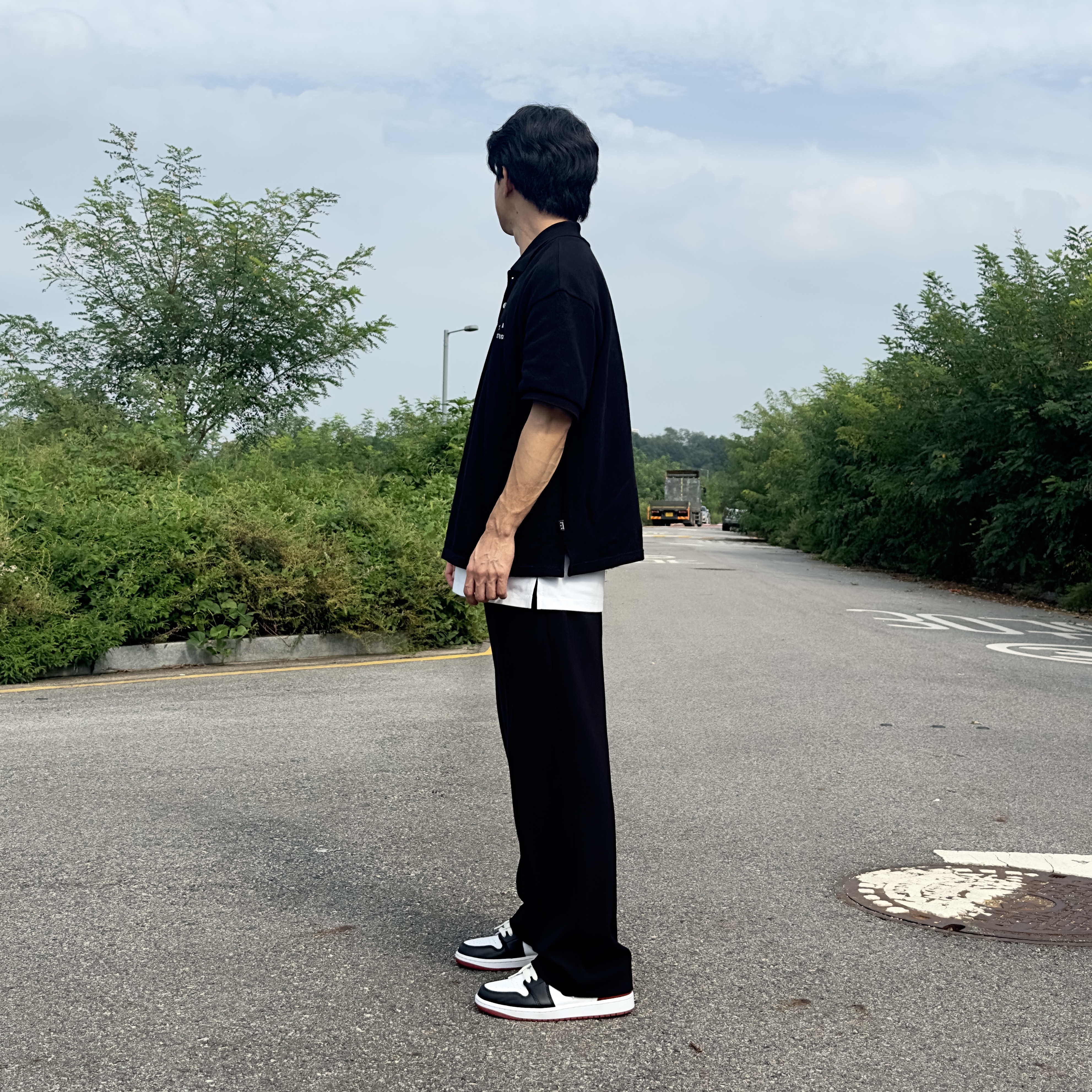 IAB Studio Cropped Pique Shirt Black - The Hyundai Seoul Exclusive, Jordan 1 Retro Low OG Black Toe 착용 스타일 - 2