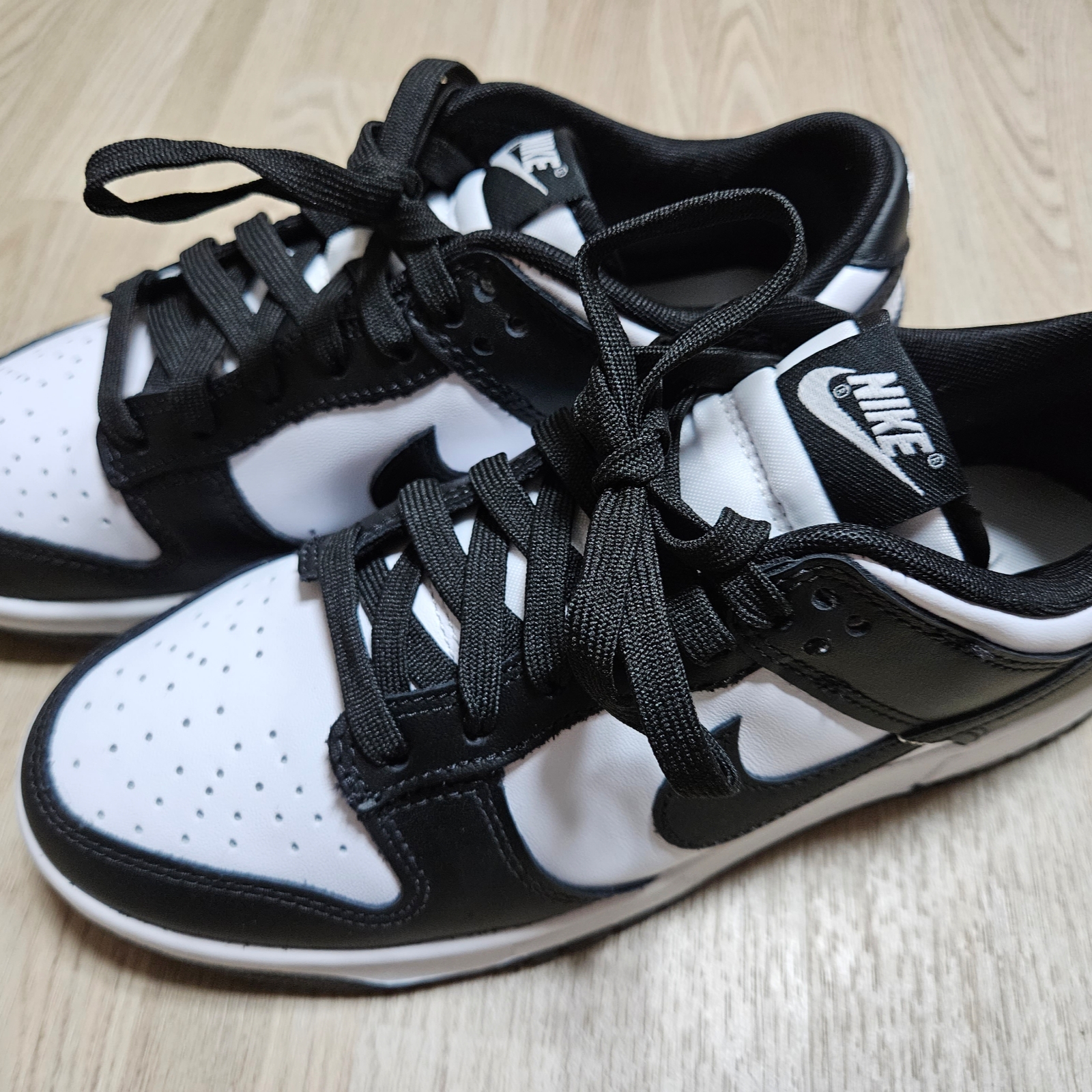 Nike Dunk Low Retro Black 착용 스타일 - 1