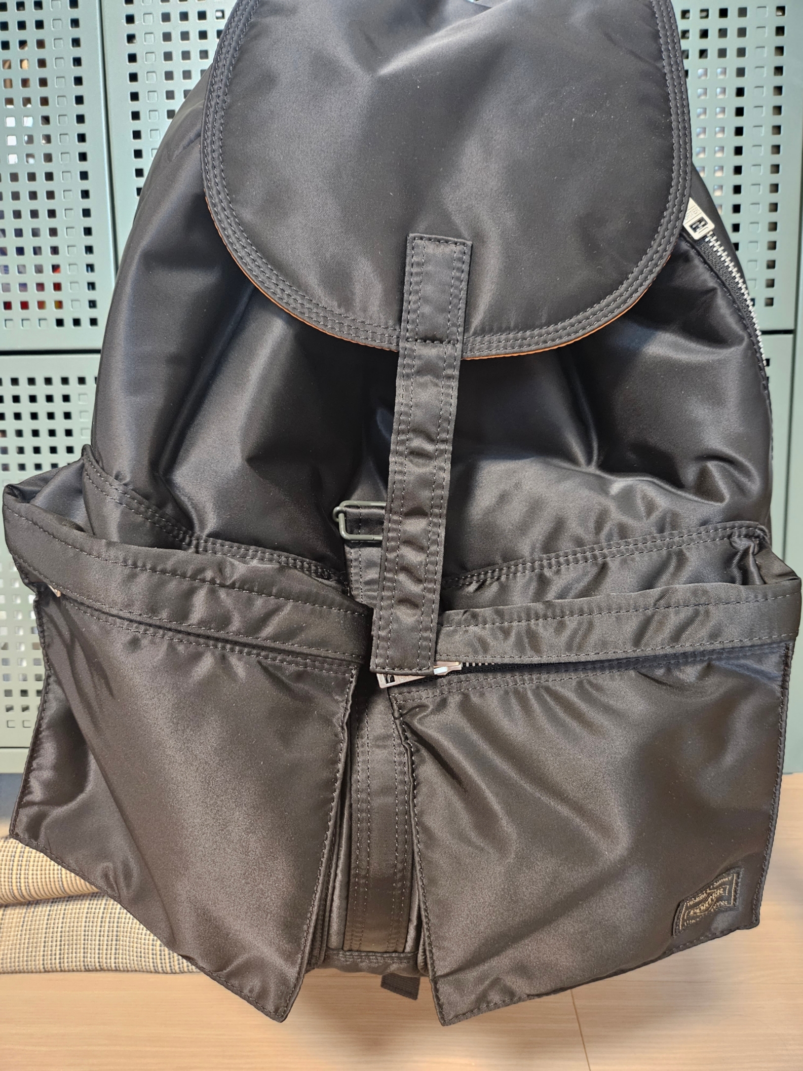 Porter Tanker Backpack Black 착용 스타일