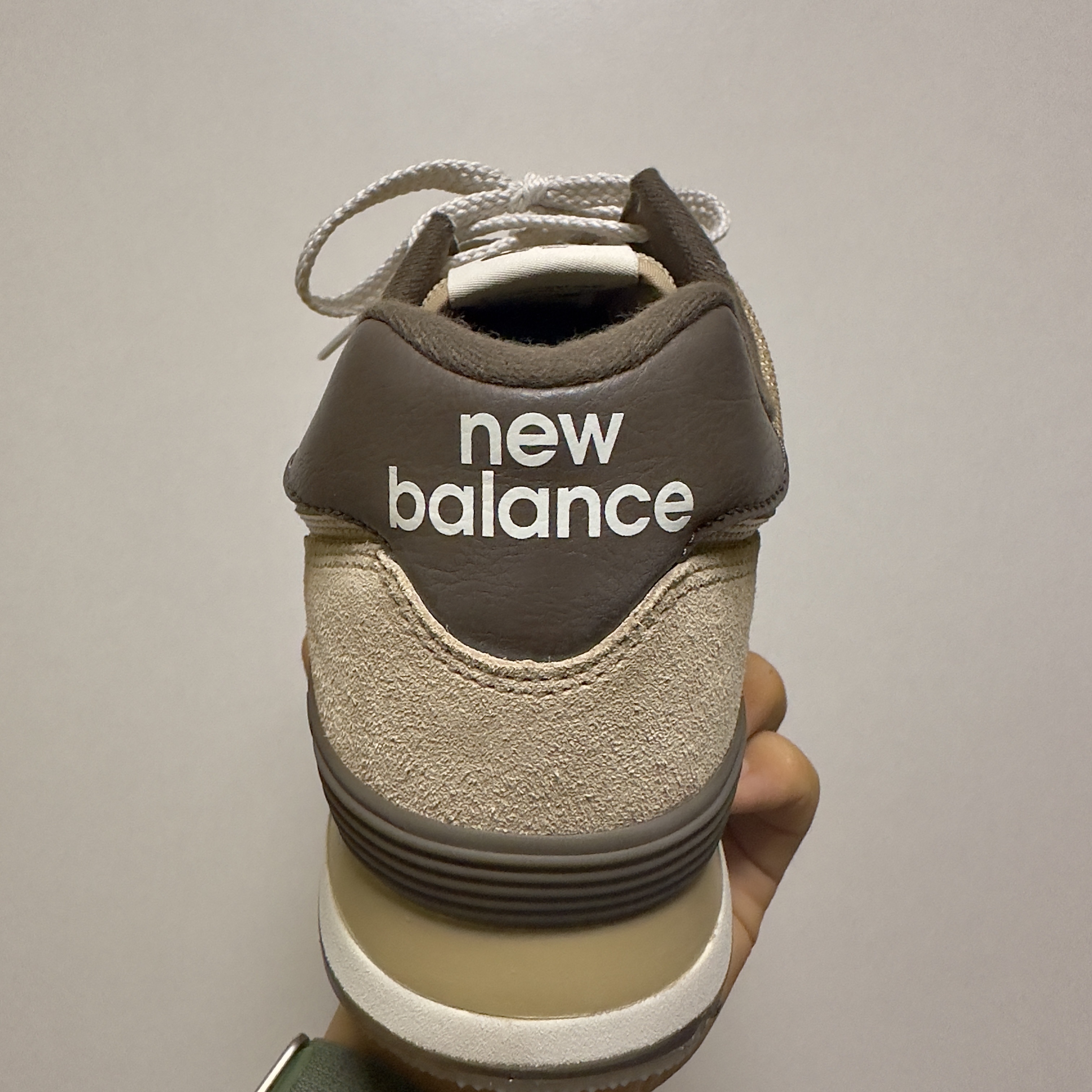 New Balance 574 Brown 착용 스타일 - 4