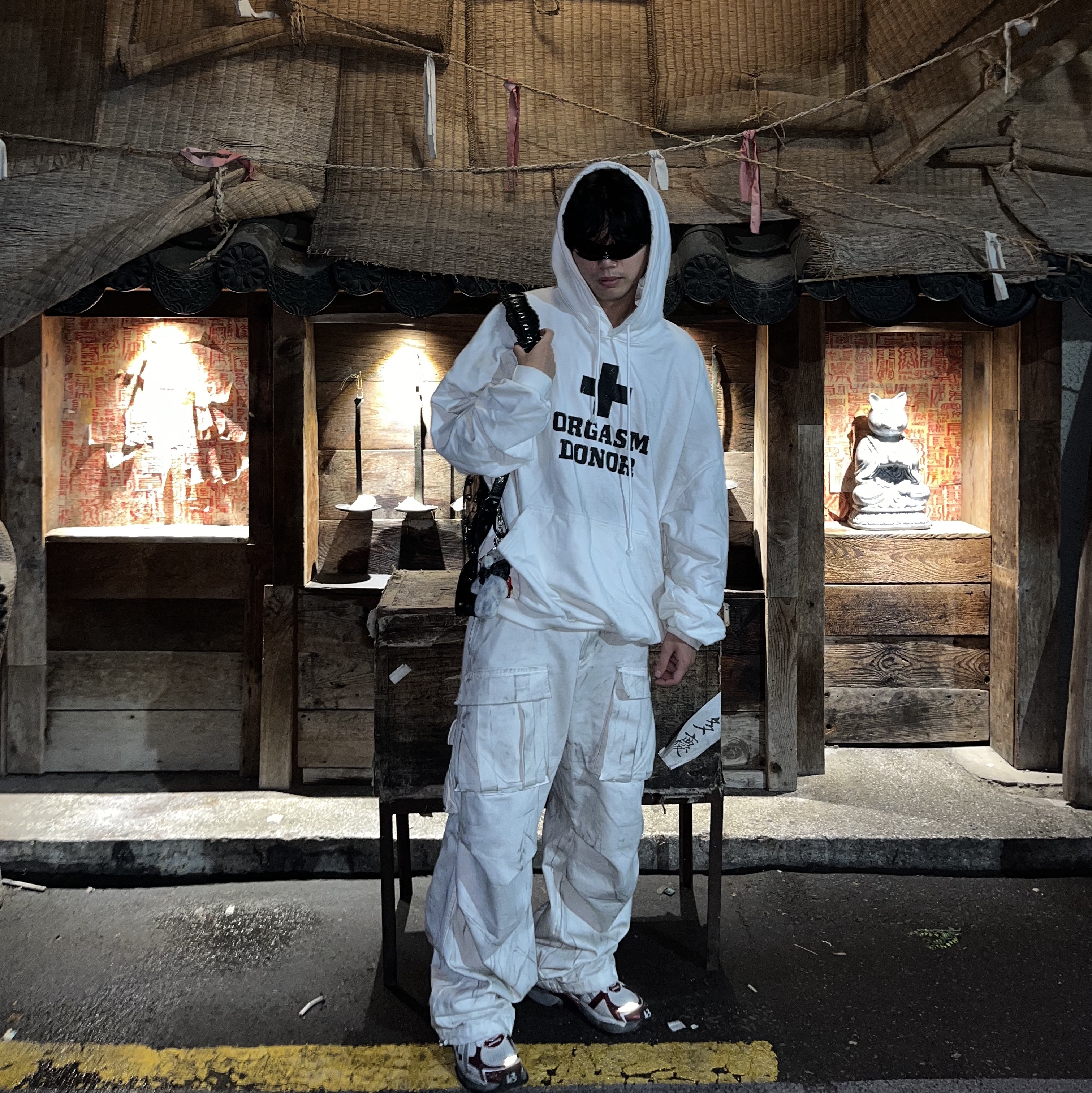 Project G/R Orgasm Donor Hoodie Dirty White, Balenciaga Skin Cat Sunglasses Black 착용 스타일 - 2
