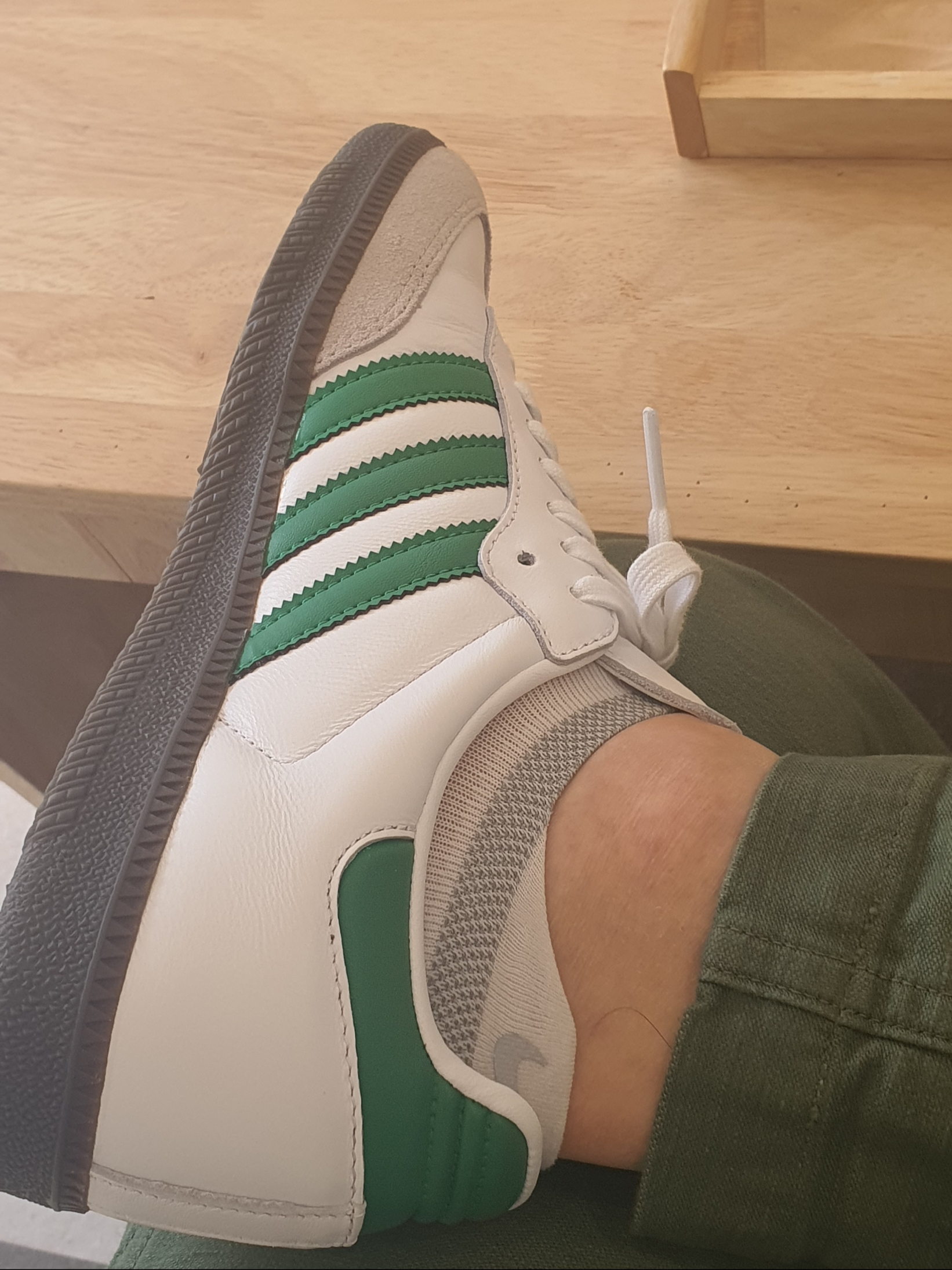 Adidas Samba OG White Green 착용 스타일 - 2