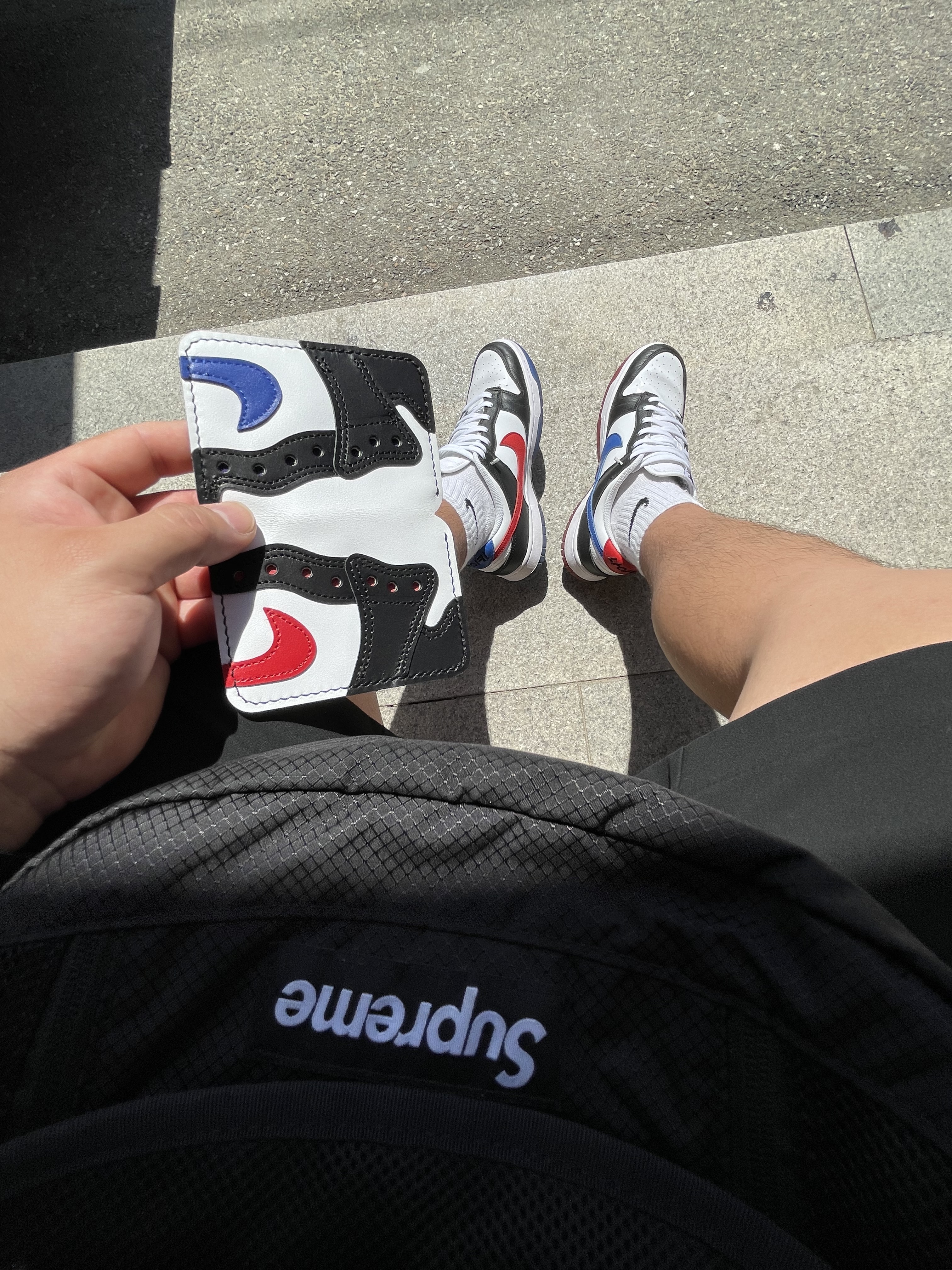 Supreme Small Messenger Bag Black - 22SS, Nike Dunk Low SE Seoul (With Special Gift) 착용 스타일