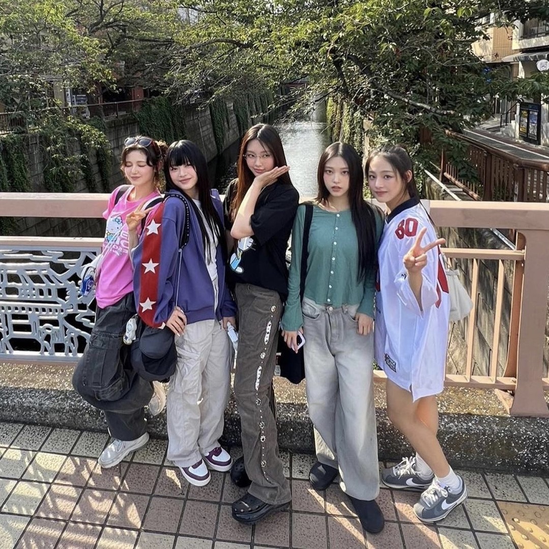 Summer Sonic x Hello Kitty T-Shirt Pink, Summer Sonic x Hello Kitty T-Shirt Black 착용 스타일 - 2