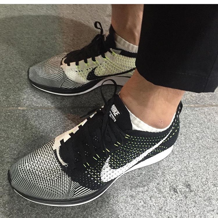 Nike Flyknit Racer Black White Volt 착용 스타일