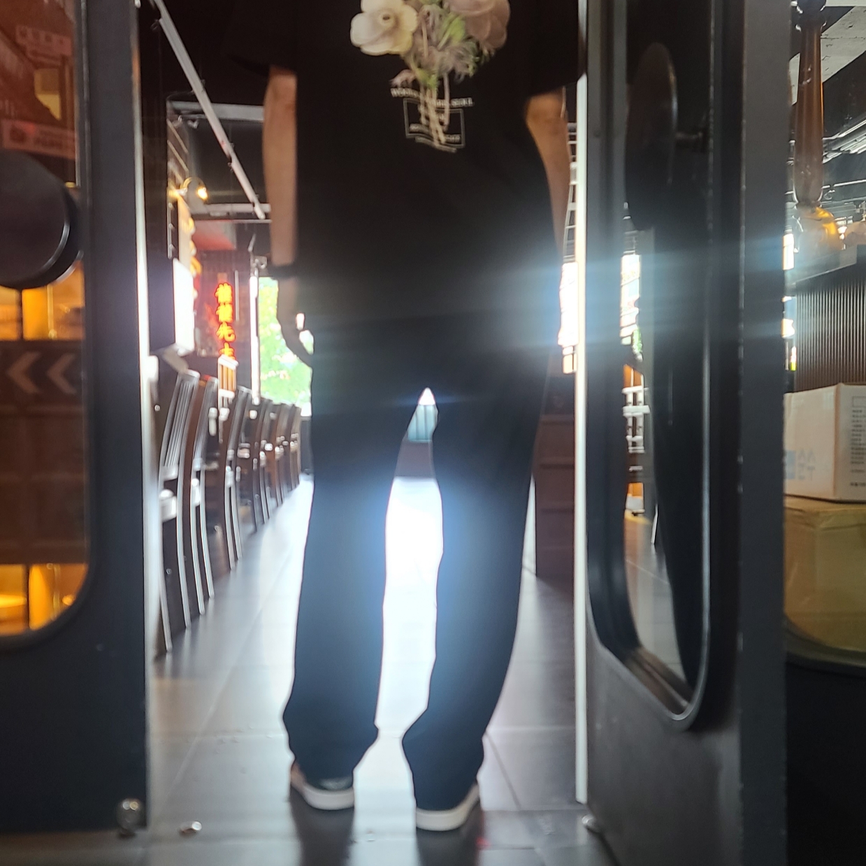 Wooyoungmi Flower Print Back Logo T-Shirt Black - 23FW, Jordan 1 Low Green Toe 착용 스타일
