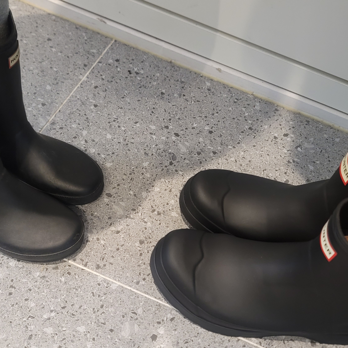 Hunter Play Short Wellington Boots Black 착용 스타일 - 2