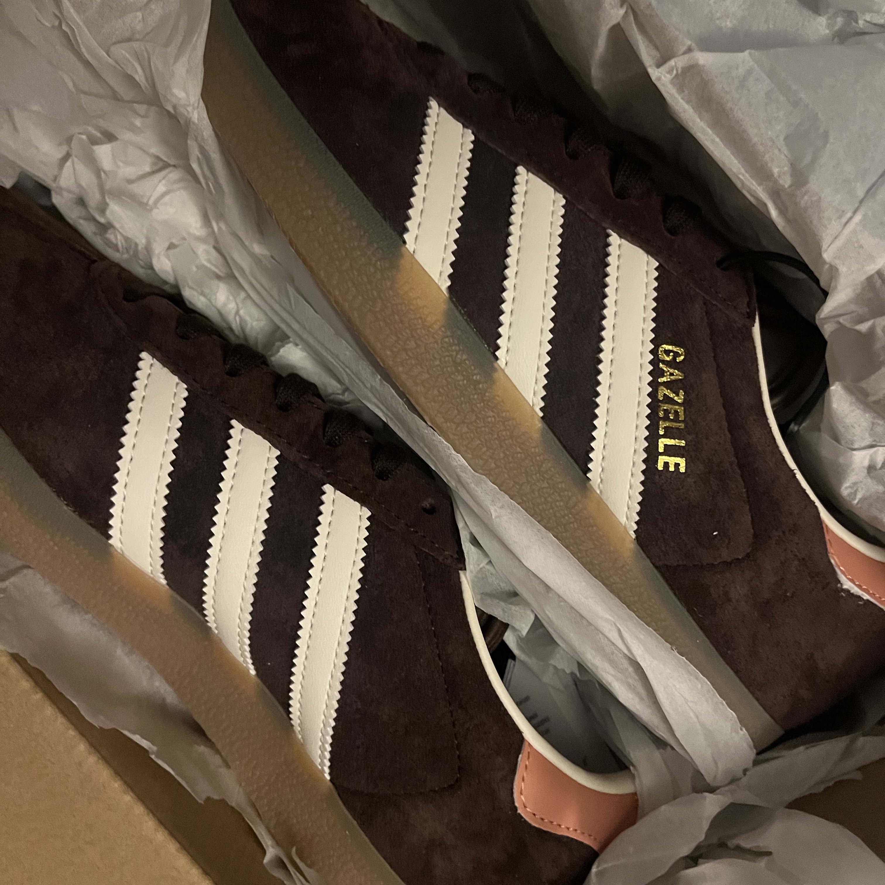 (W) Adidas Gazelle Shadow Brown 착용 스타일