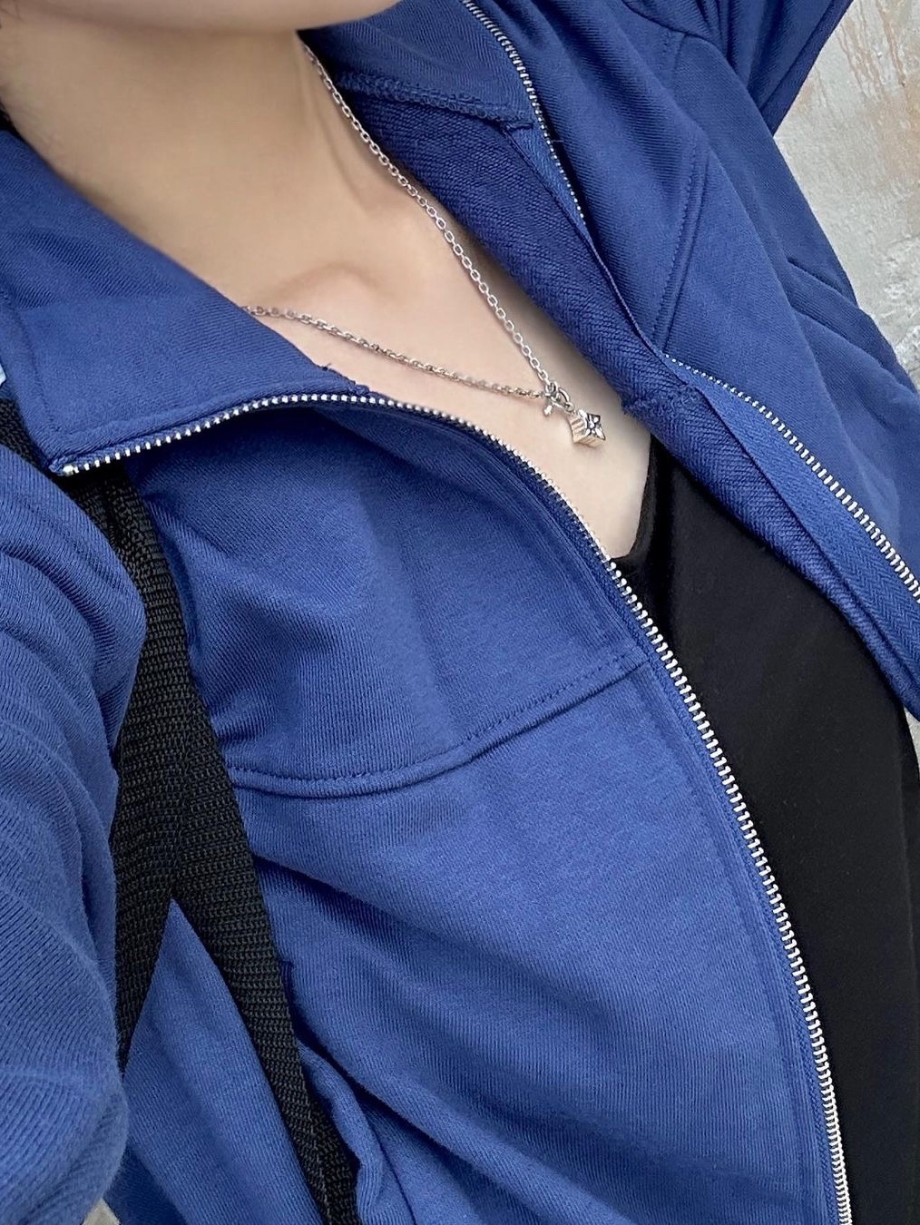 Scudo Vintage Cube Drop Necklace 착용 스타일 - 1