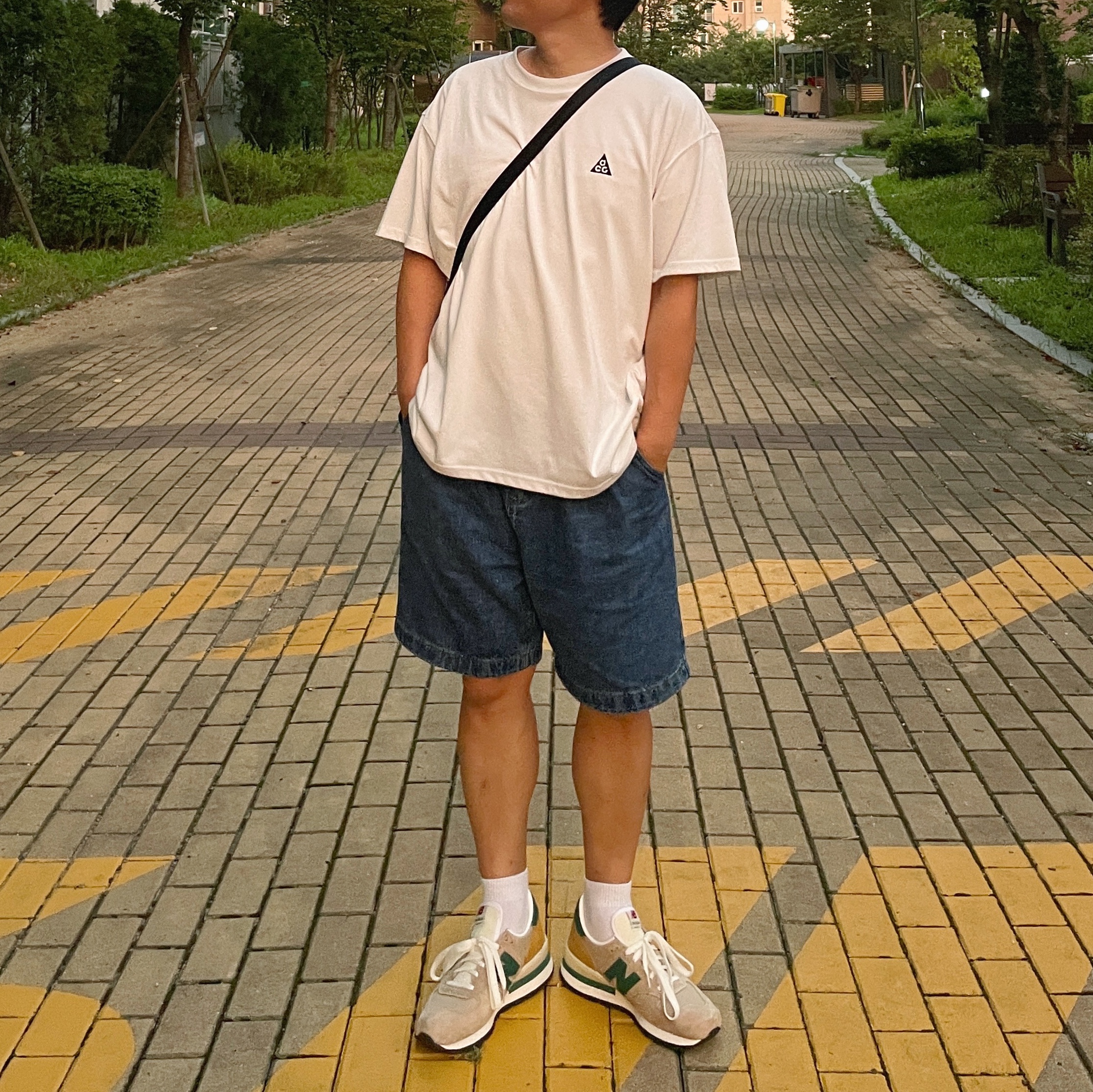 New Balance 990v1 Tan Green 착용 스타일 - 1