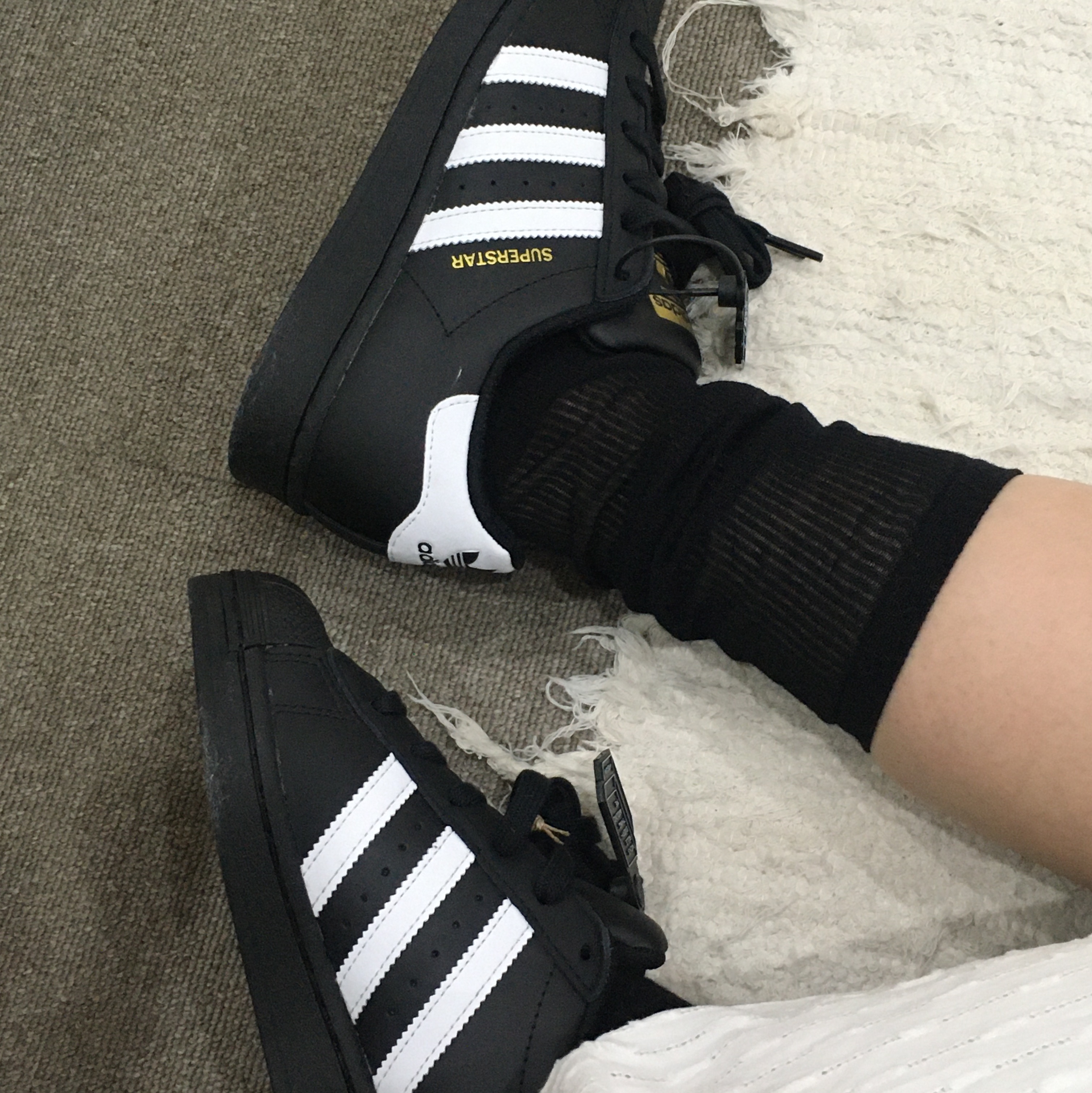(J) Adidas Superstar Black White 착용 스타일