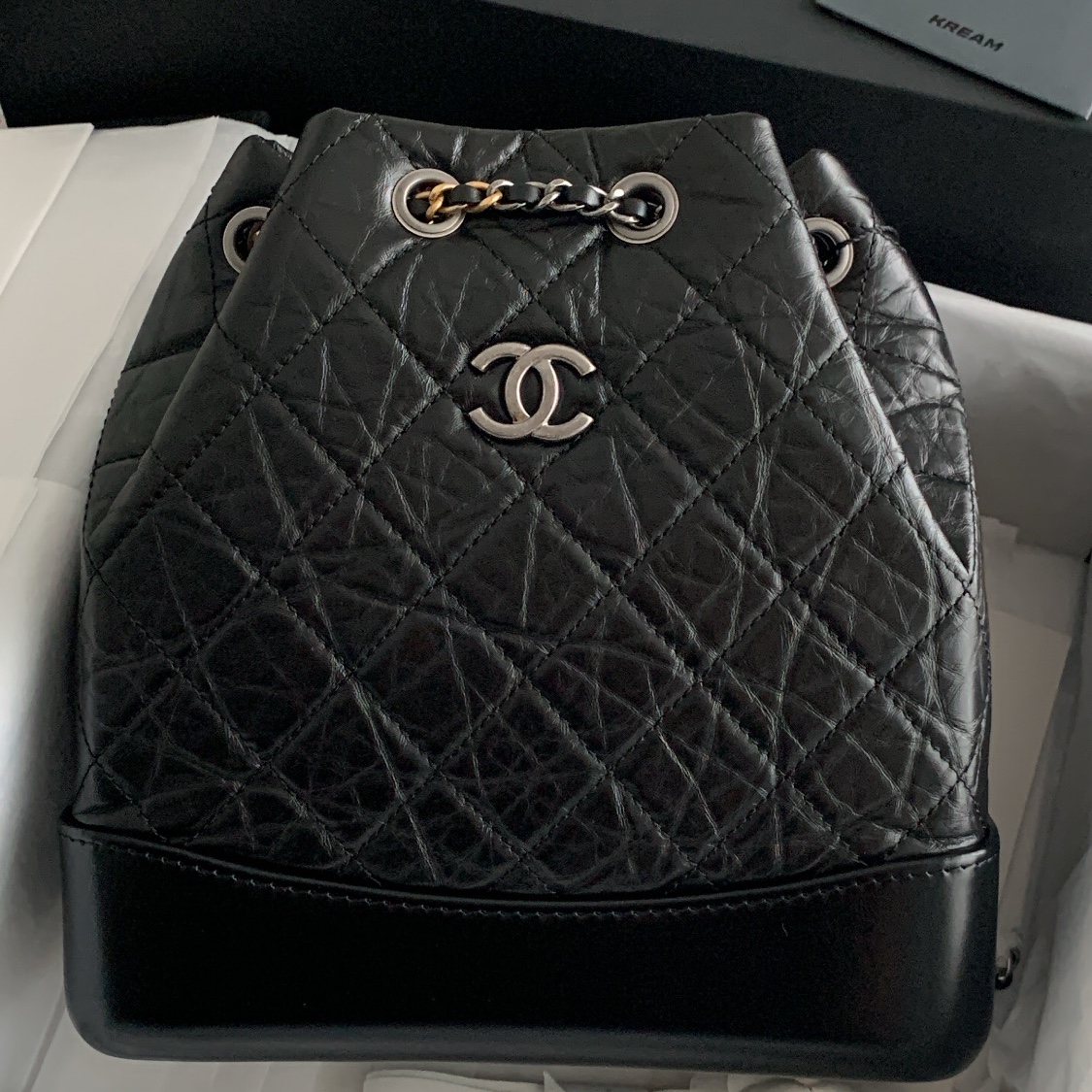 Chanel Small Gabrielle Backpack Aged Calfskin & Gold Silver Black 착용 스타일