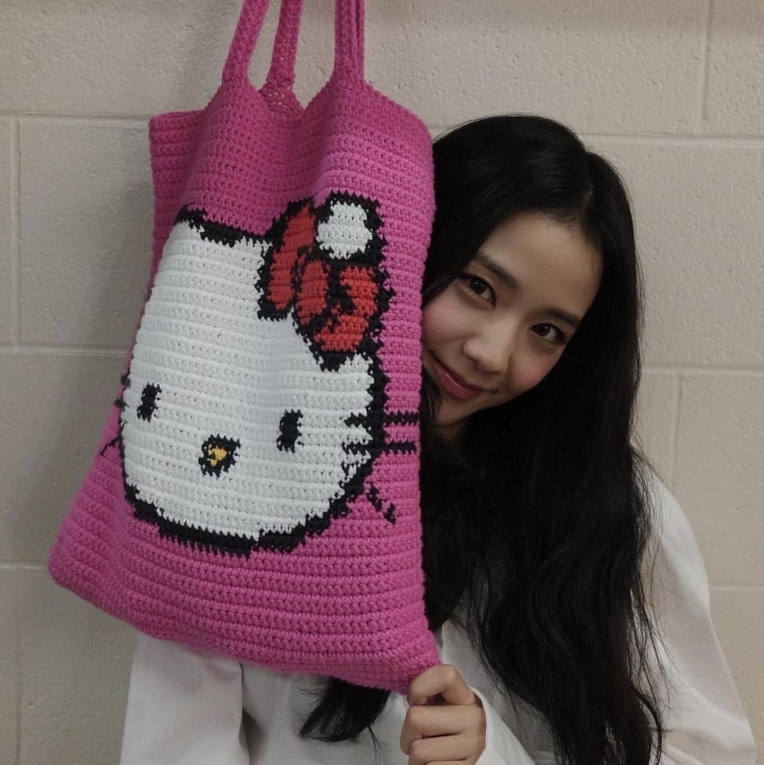 Sanrio Hello Kitty L Classic Plush, Nike x Hello Kitty Air Presto University Blue 착용 스타일 - 3