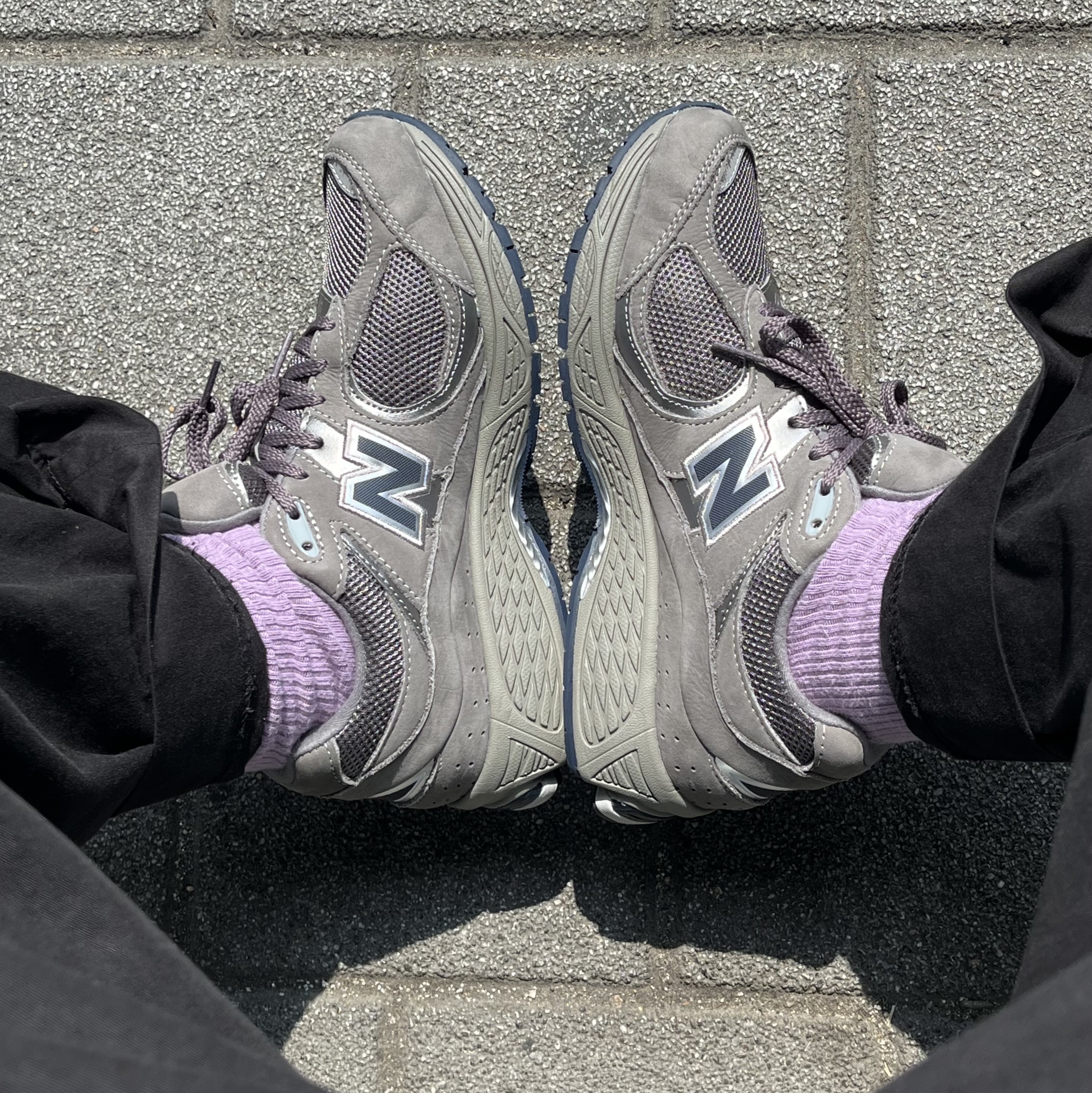 New Balance 2002R Gray 착용 스타일