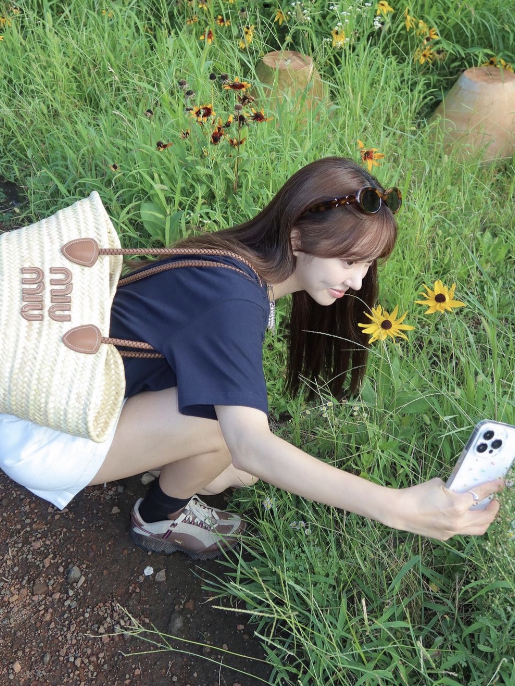Miu Miu Palmetto Tote Bag Beige Cognac 착용 스타일