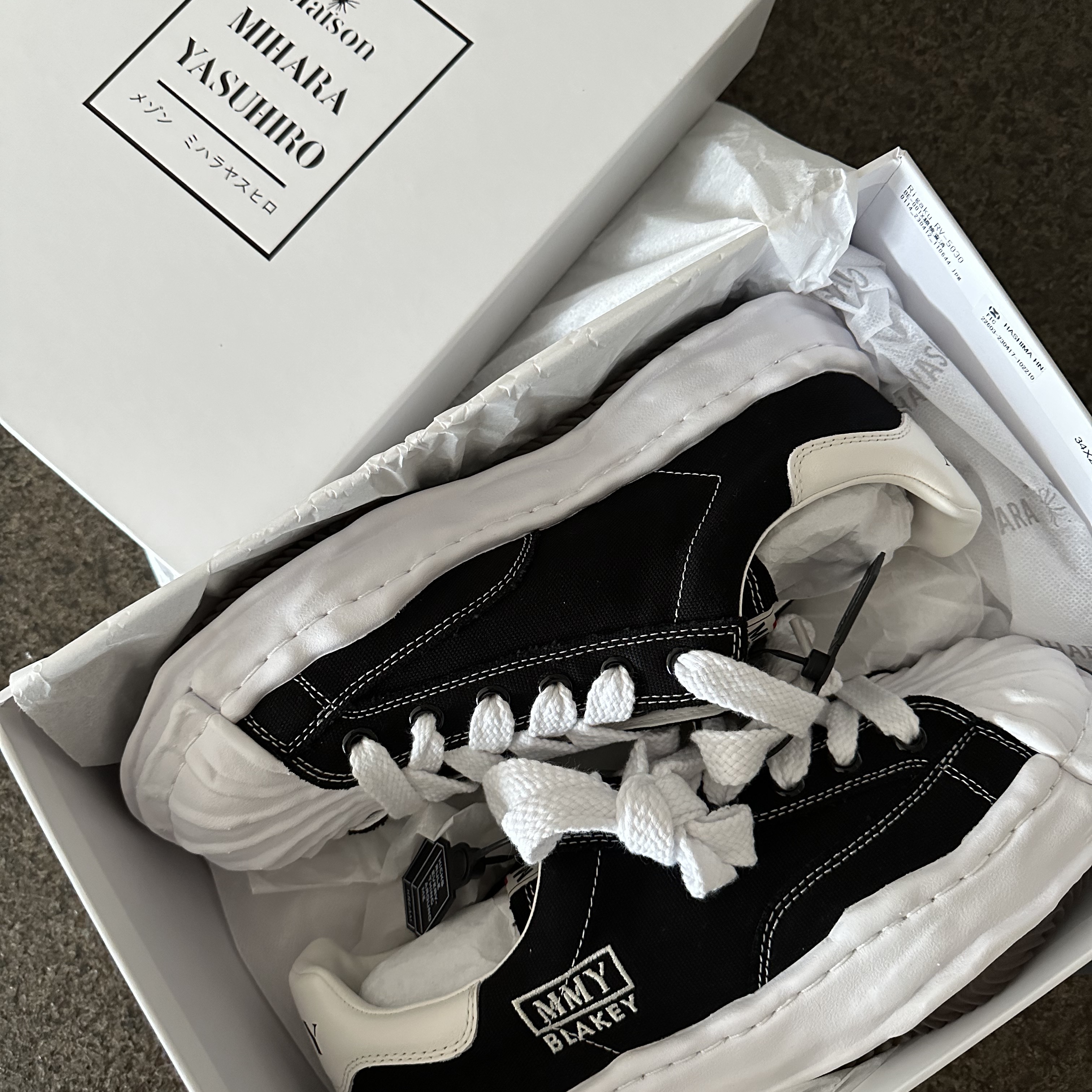 Maison Mihara Yasuhiro Blakey OG Sole Canvas Low-top Sneakers Black White 착용 스타일