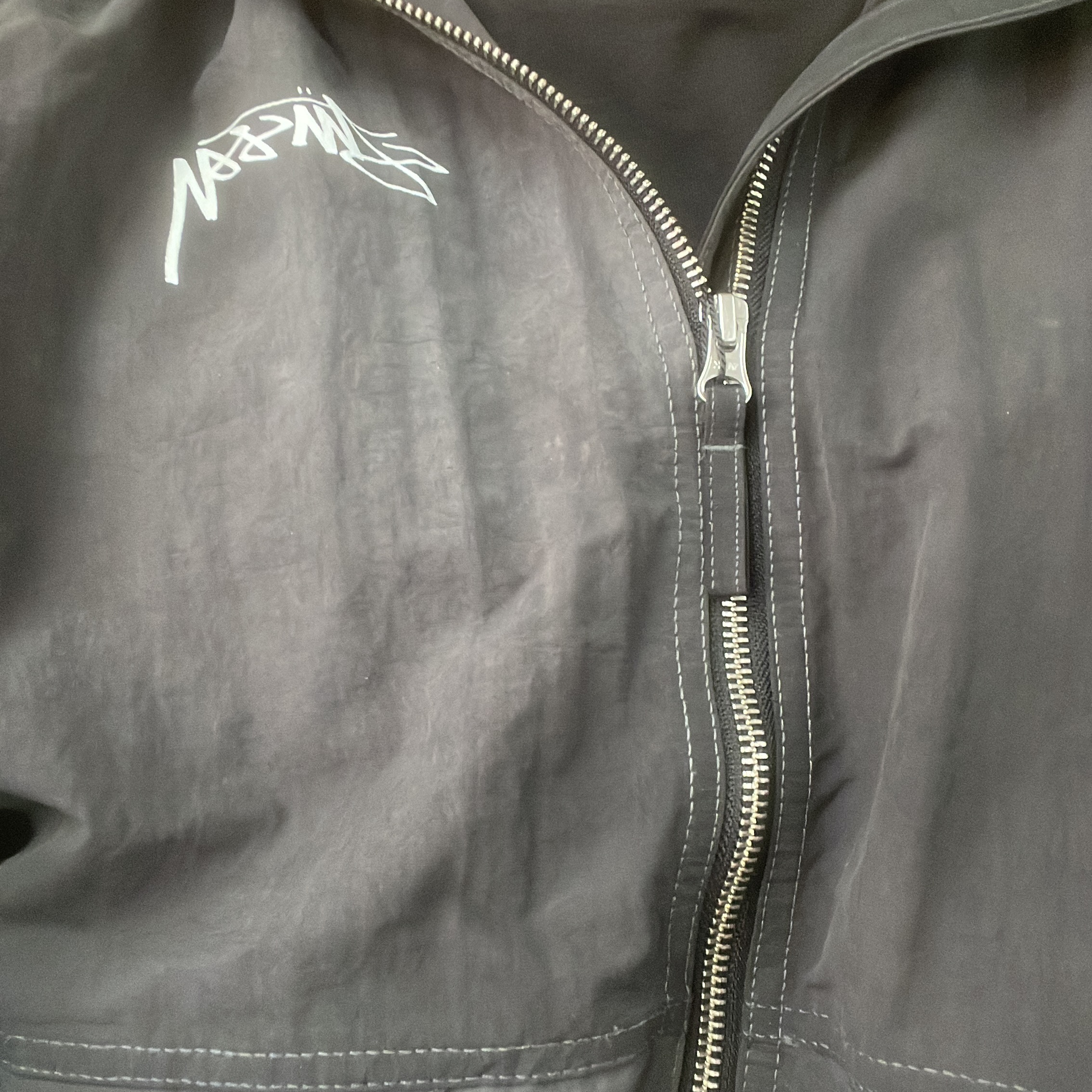 Stussy Wave Dye Beach Shell Jacket Black 착용 스타일