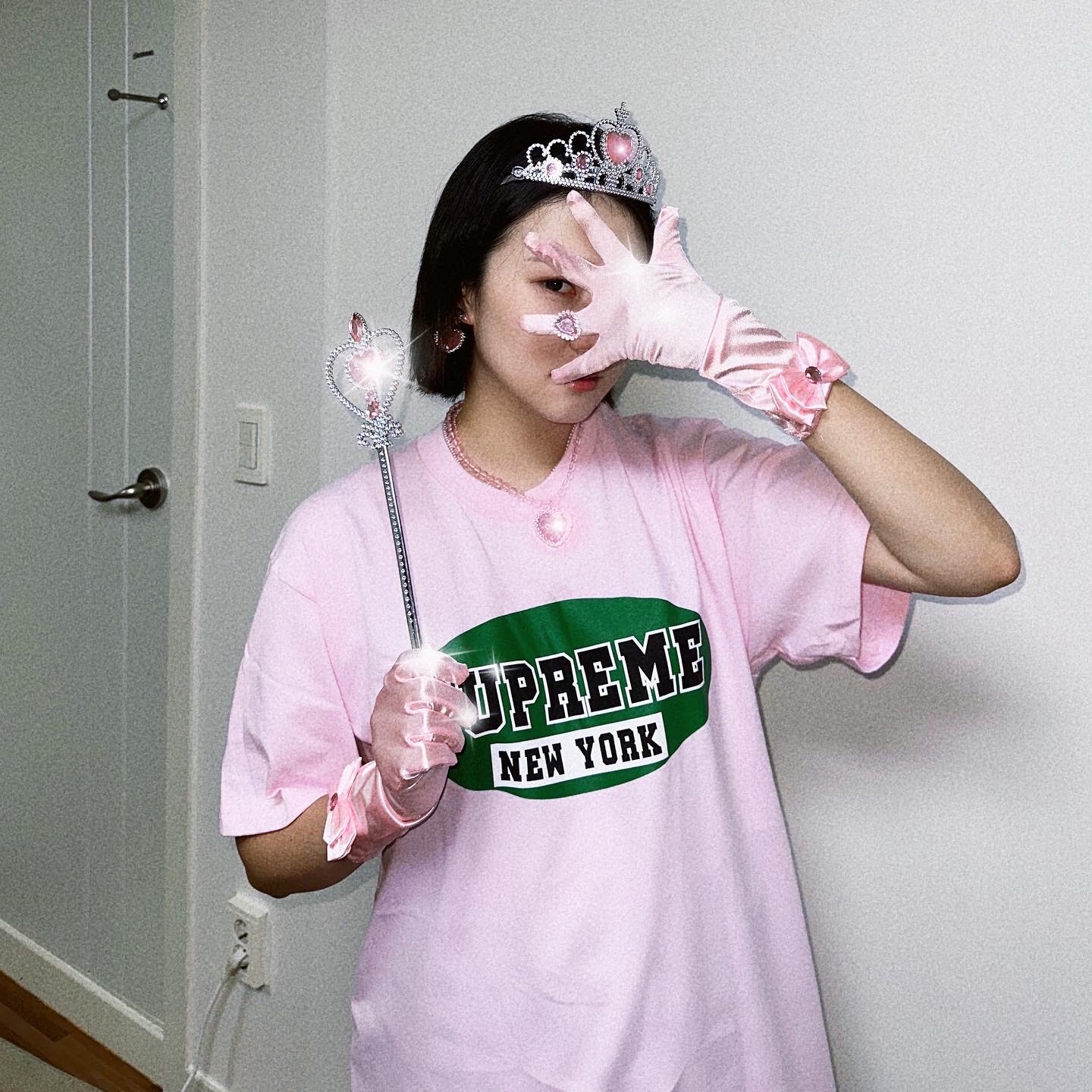 Supreme New York T-Shirt Light Pink - 23SS 착용 스타일
