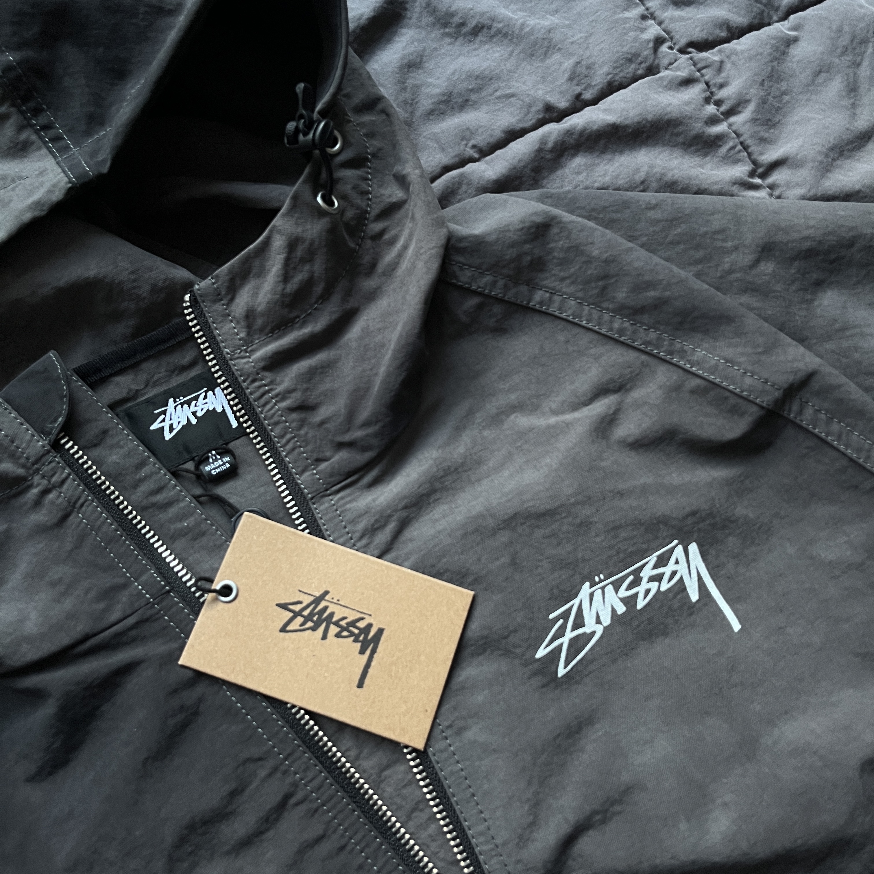 Stussy Wave Dye Beach Shell Jacket Black 착용 스타일