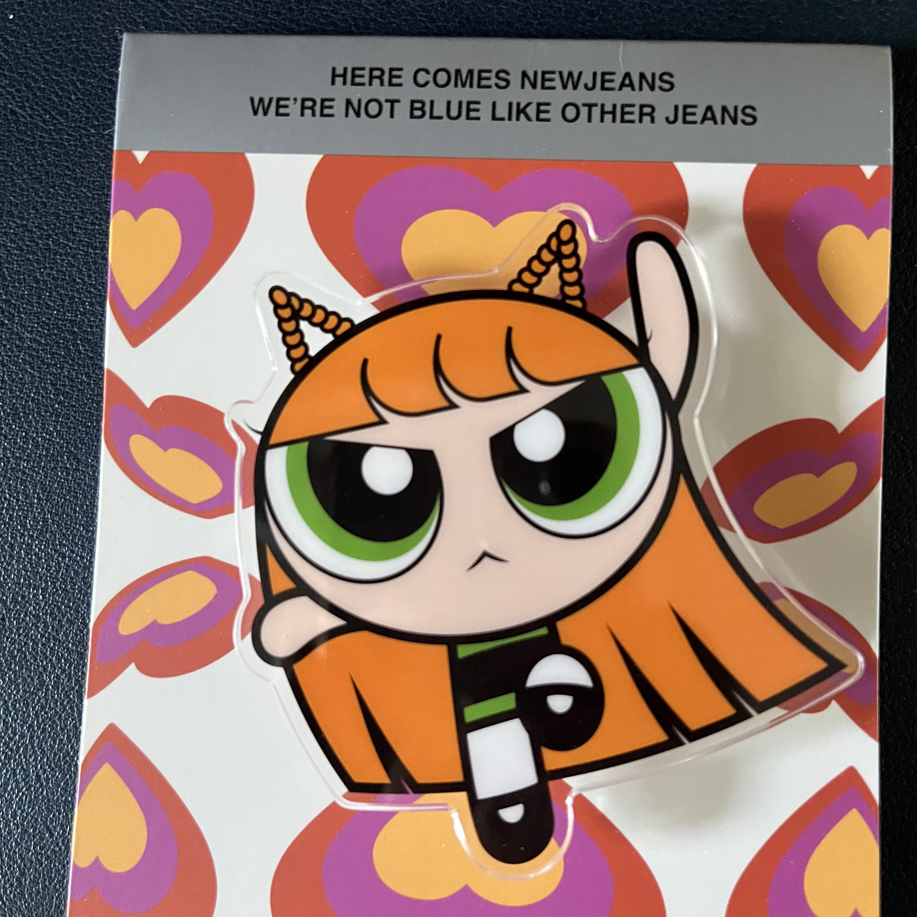 NewJeans x The Powerpuff Girls Acrylic Smarttok Haerin 착용 스타일