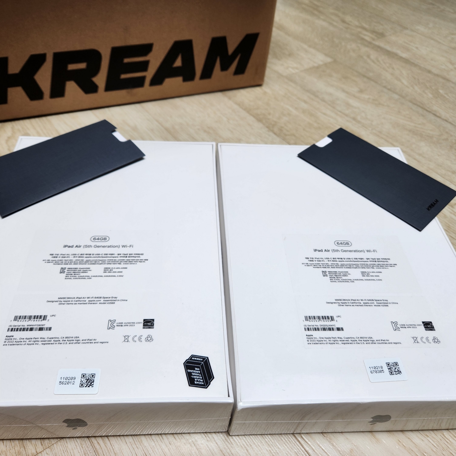 Apple iPad Air 5th Gen Wifi 64GB Space Gray (Korean Ver.) 착용 스타일 - 2