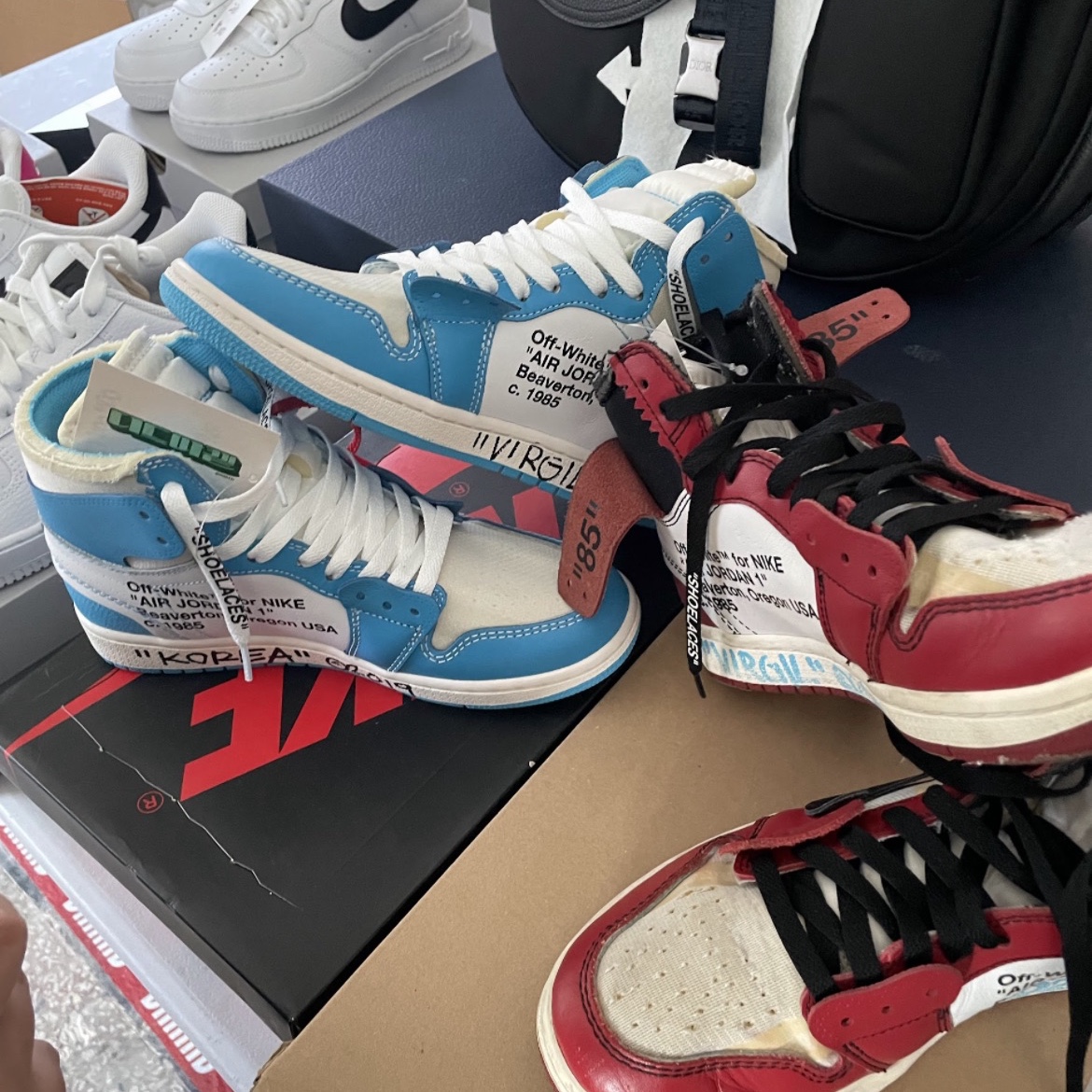 Jordan 1 x Off-White Retro High Chicago The Ten, Jordan 1 x Off-White Retro High University Blue 착용 스타일