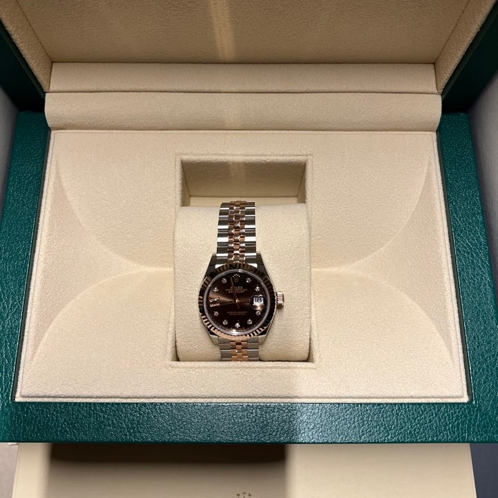 Rolex Lady-Datejust 28mm 279171 Chocolate Roman Diamond-Set Jubilee 착용 스타일 - 2