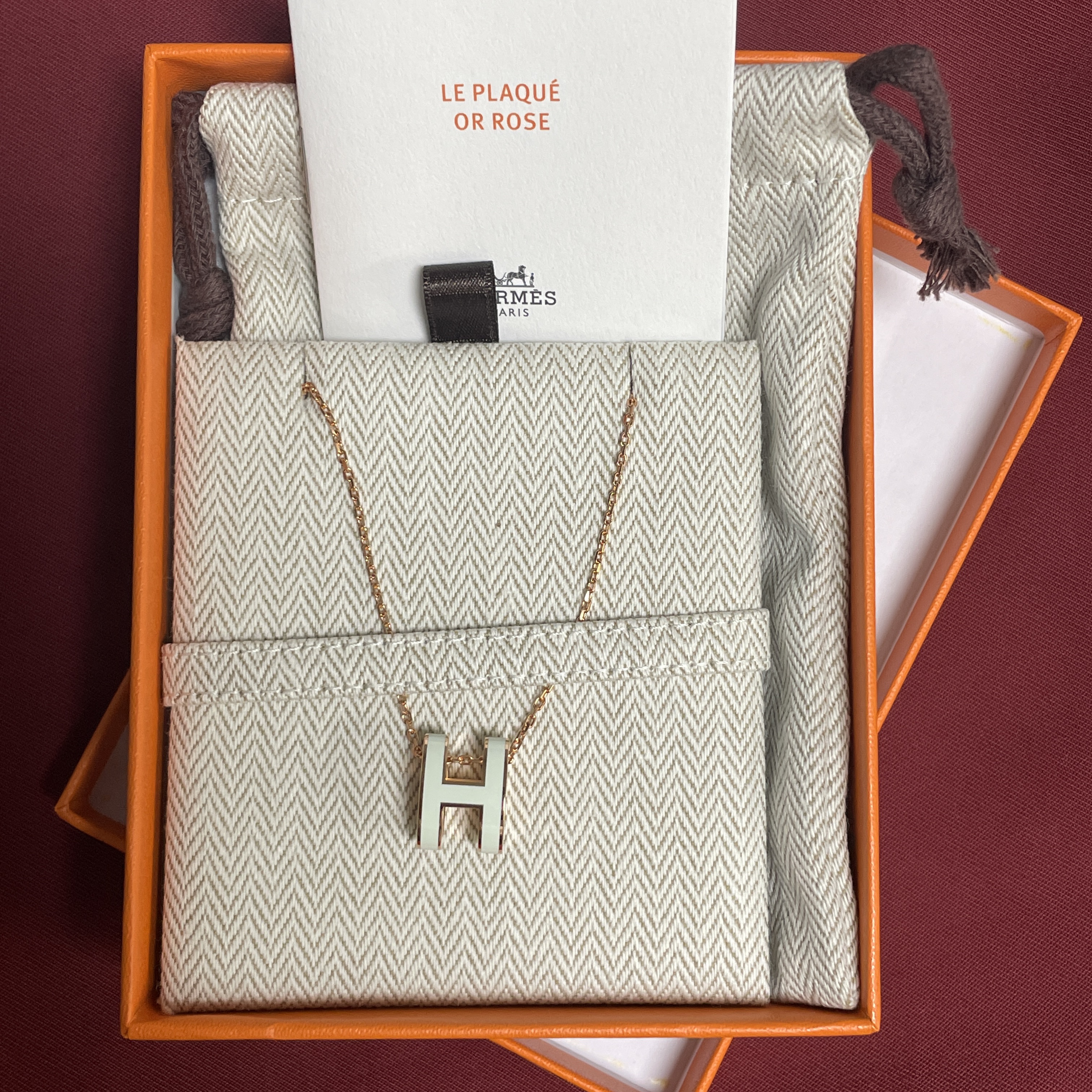 (W) Hermes Pop H Pendant Rose Gold & Vert Fizz 착용 스타일 - 4