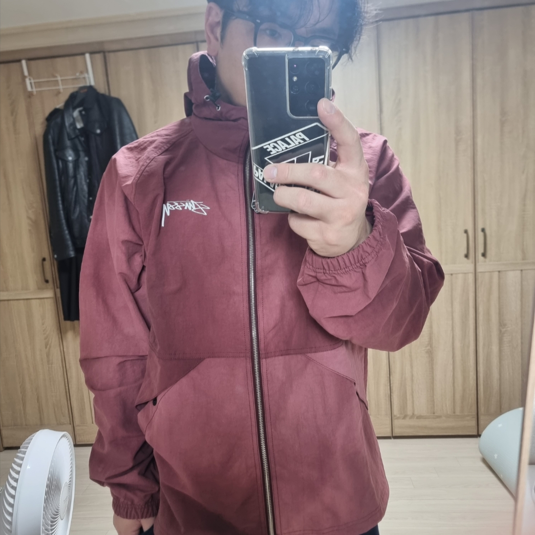 Stussy Wave Dye Beach Shell Jacket Maroon 착용 스타일 - 2