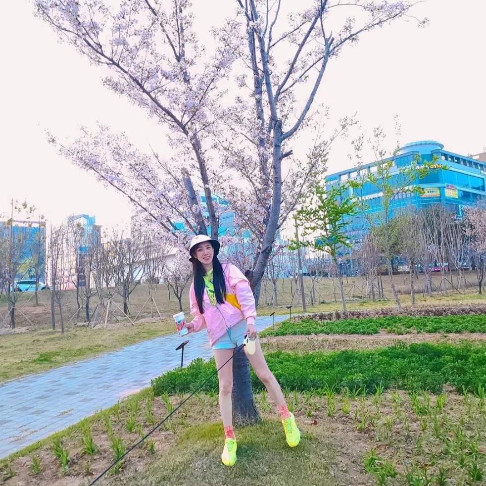 Adidas Ozweego Core Black 착용 스타일