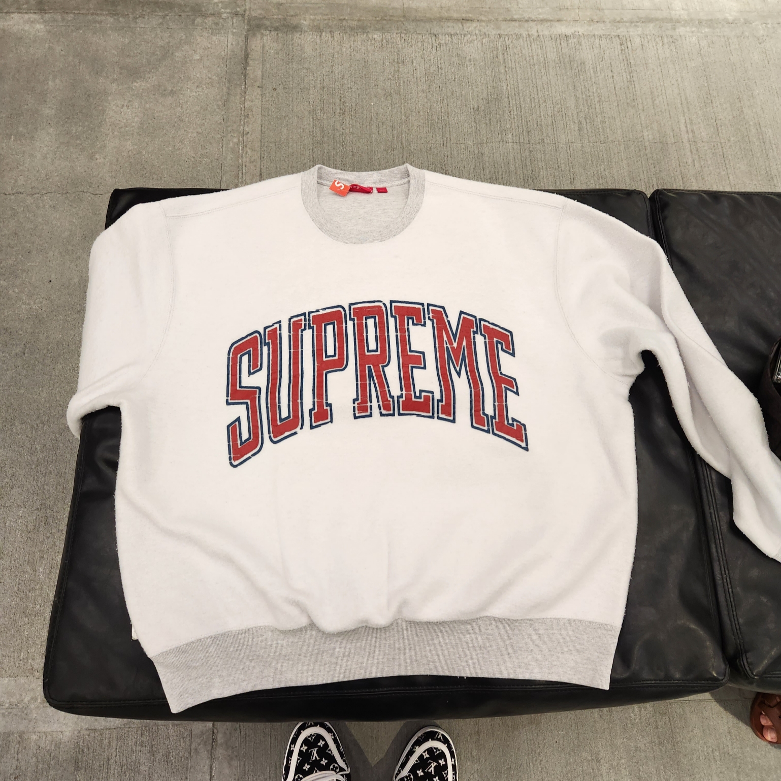Louis Vuitton Short Sleeved Cotton Intarsia Crewneck Dark Grey, Louis Vuitton LV Trainer Sneakers Monogram Textile Black 착용 스타일 - 2