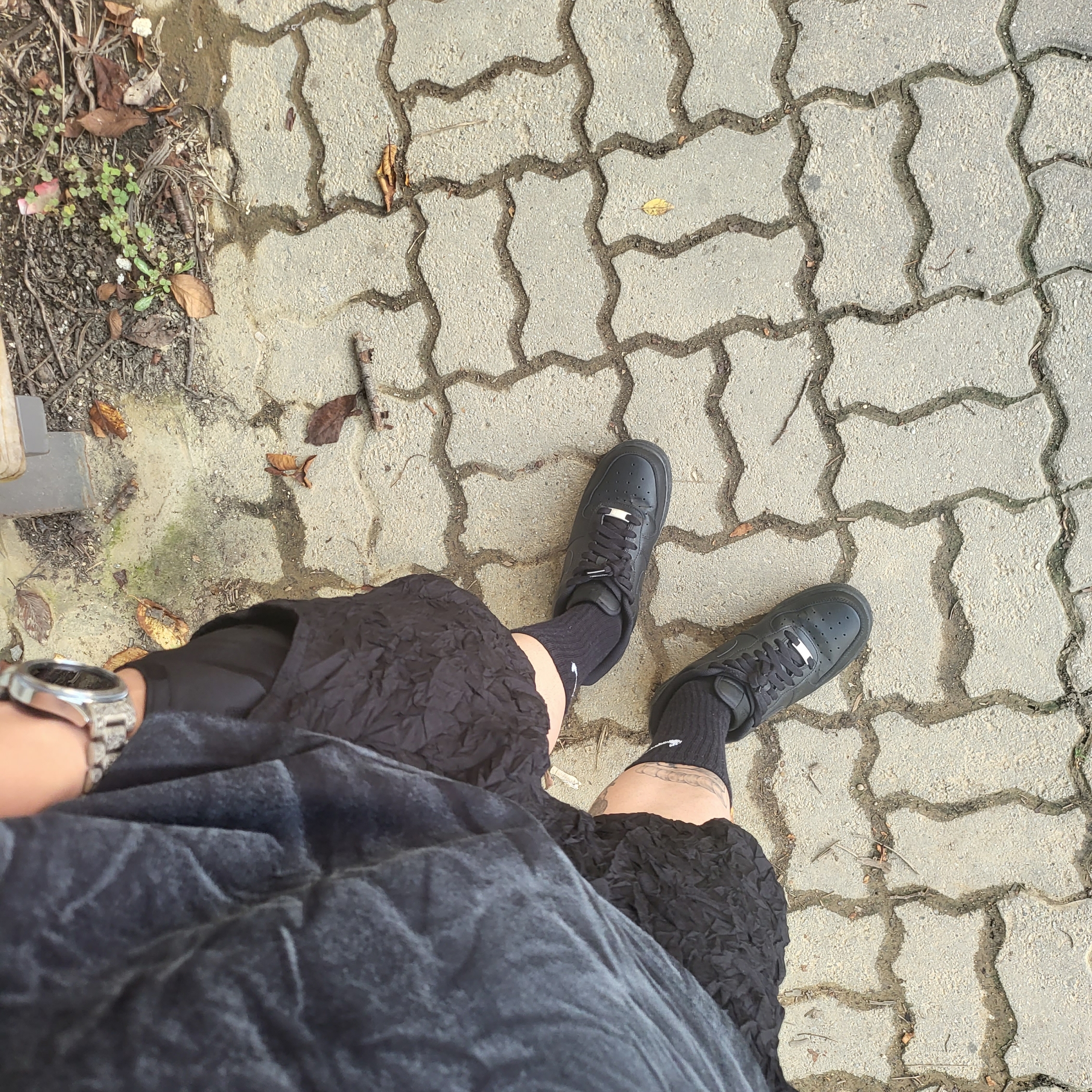 Nike Air Force 1 '07 Low Triple Black 착용 스타일