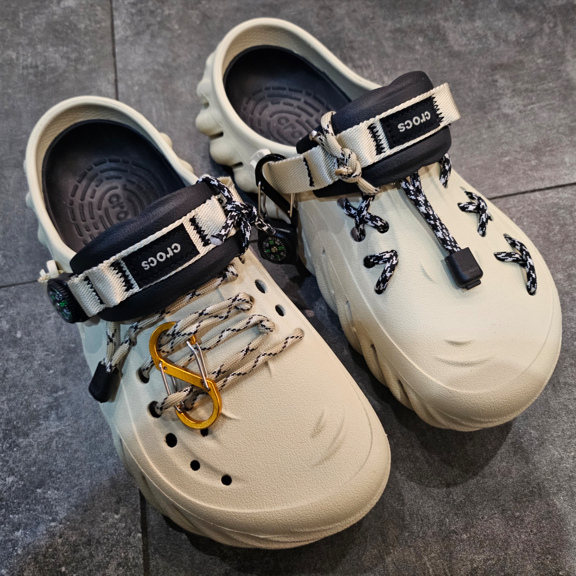 Crocs Echo Clog Bone Black 착용 스타일